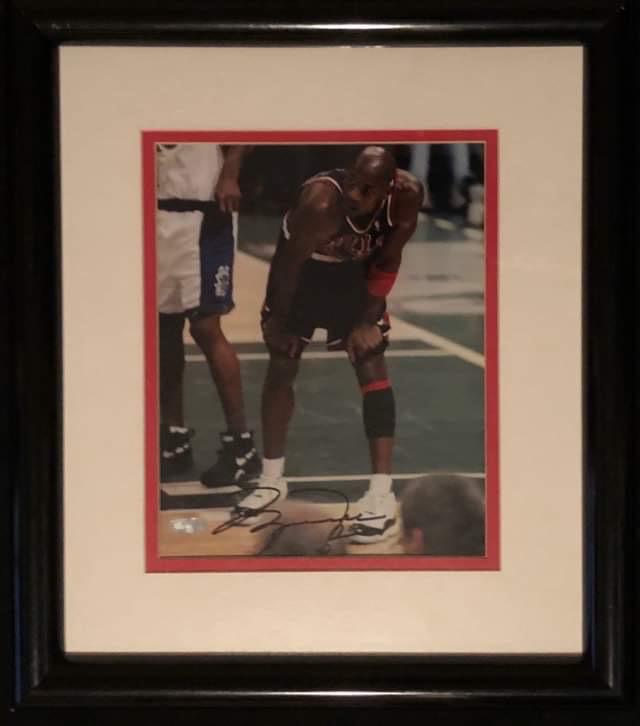 MICHAEL JORDAN SIGNED 8X10 FRAMED PHOTO (STEINER COA) (1 of 3)