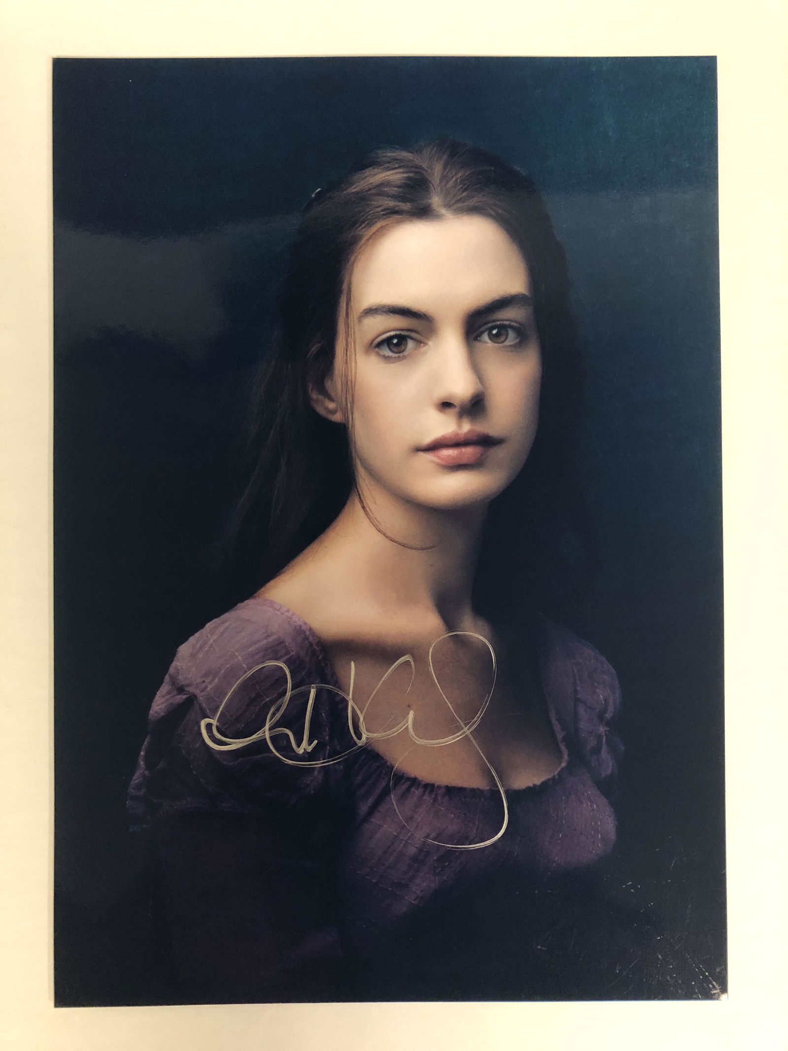 ANNE HATHEWAY SIGNED " LES MISERABLES" 8 X10 ( REAL (1 of 3)