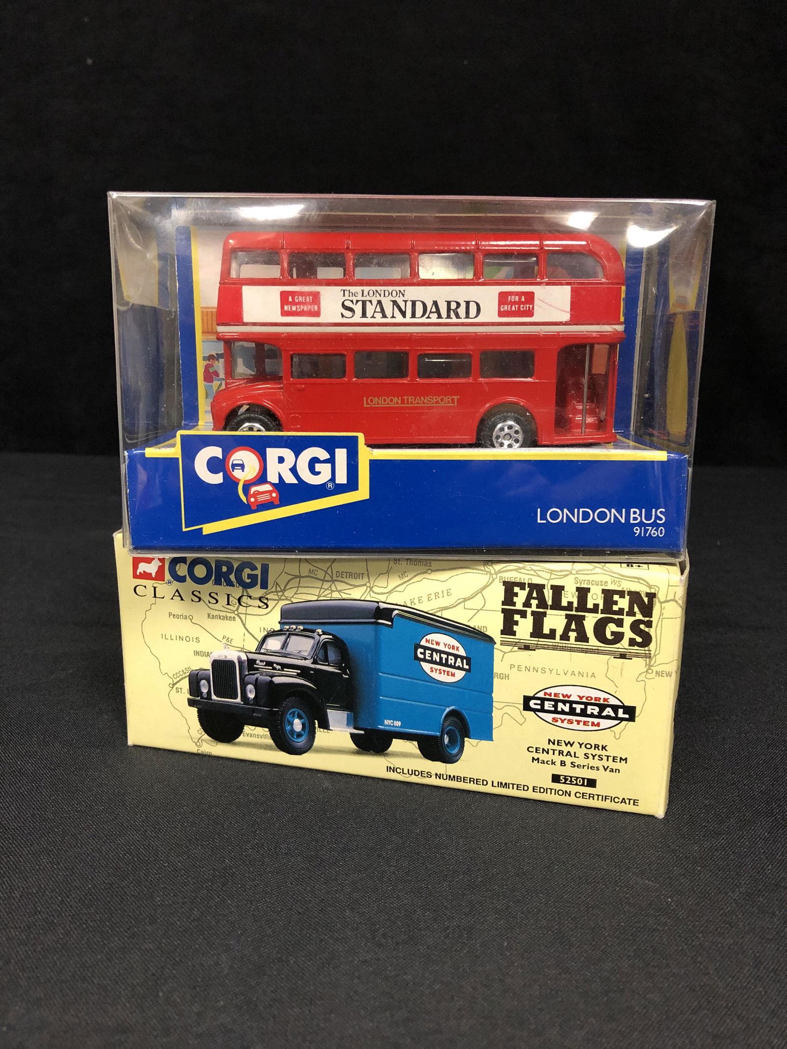CORGI CLASSICS LOT (LONDON BUS/ NY CENTRAL SYSTEM MACK (1 of 2)