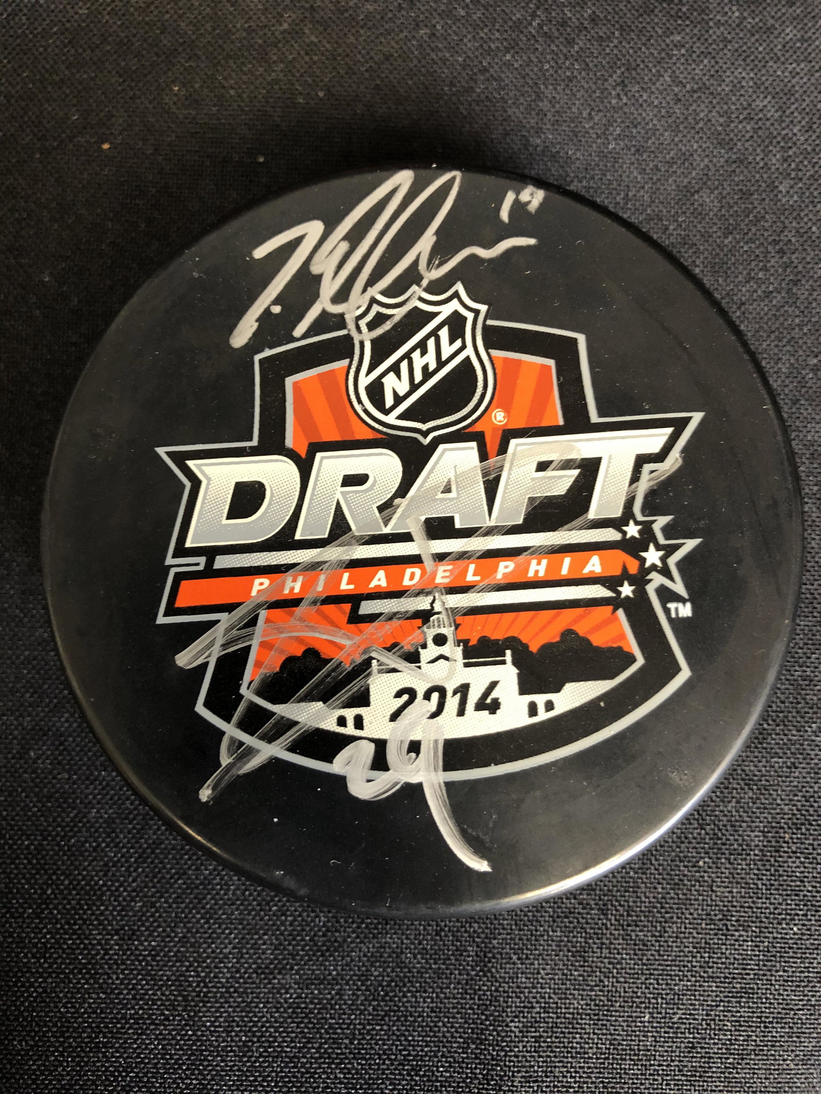 SAM REINHART, LEON DRAISAITL & SAM BENNET SIGNED 2014: SAM REINHART, LEON DRAISAITL & SAM BENNET SIGNED 2014 NHL DRAFT PUCK