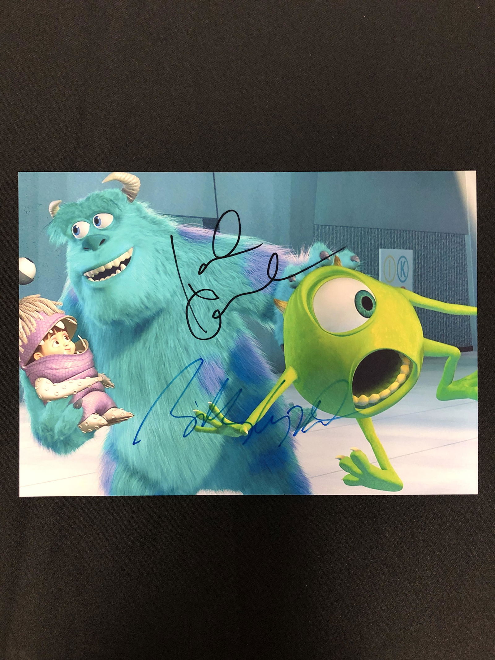 JOHN GOODMAN & BILLY CRYSTAL SIGNED 8X10 PHOTO (REAL: JOHN GOODMAN & BILLY CRYSTAL SIGNED 8X10 PHOTO (REAL AUTHENTIC COA)