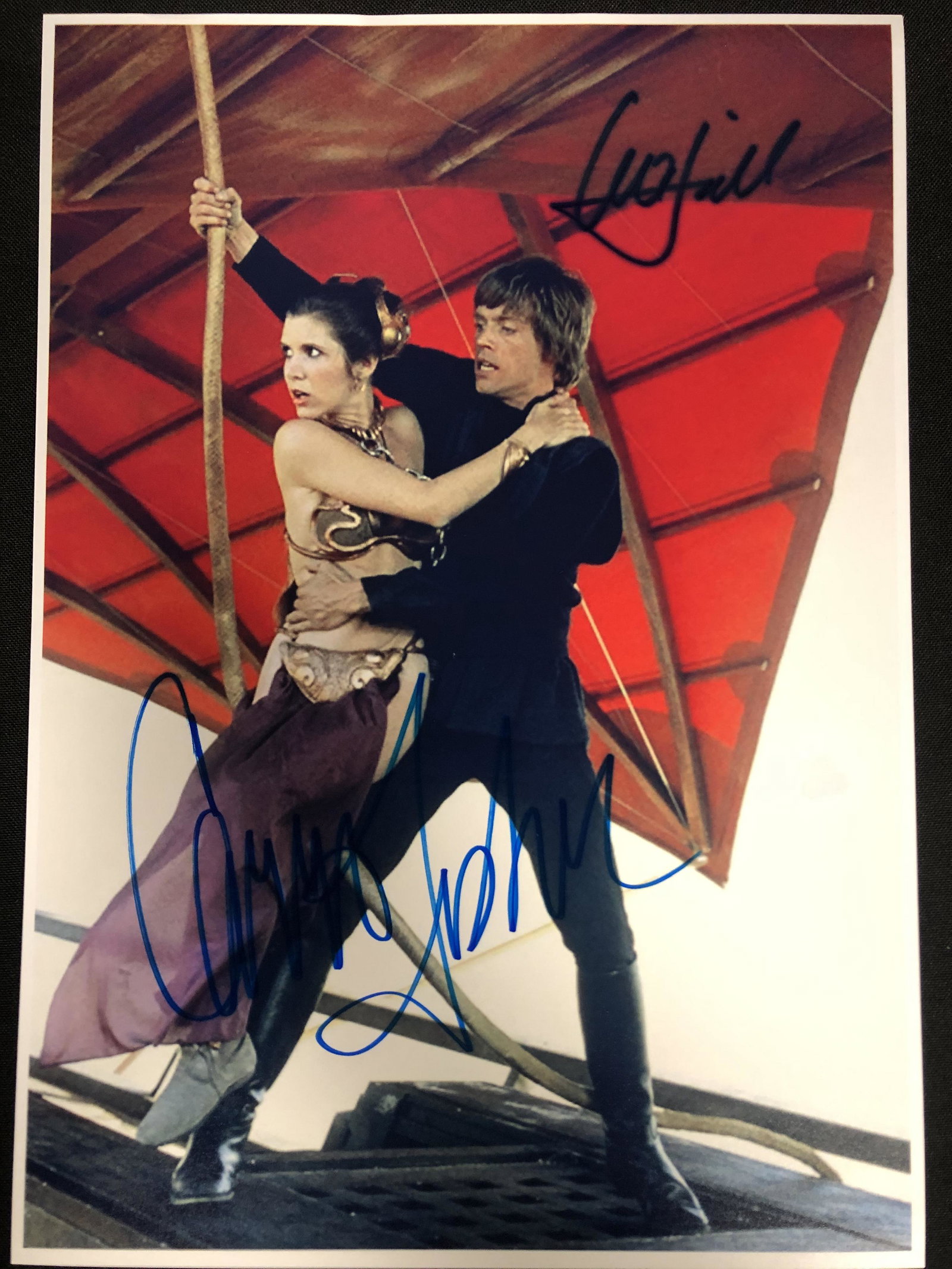 CARRIE FISHER AND MARK HAMILL SIGNED STAR WARS 8 X 10 ( (1 of 3)
