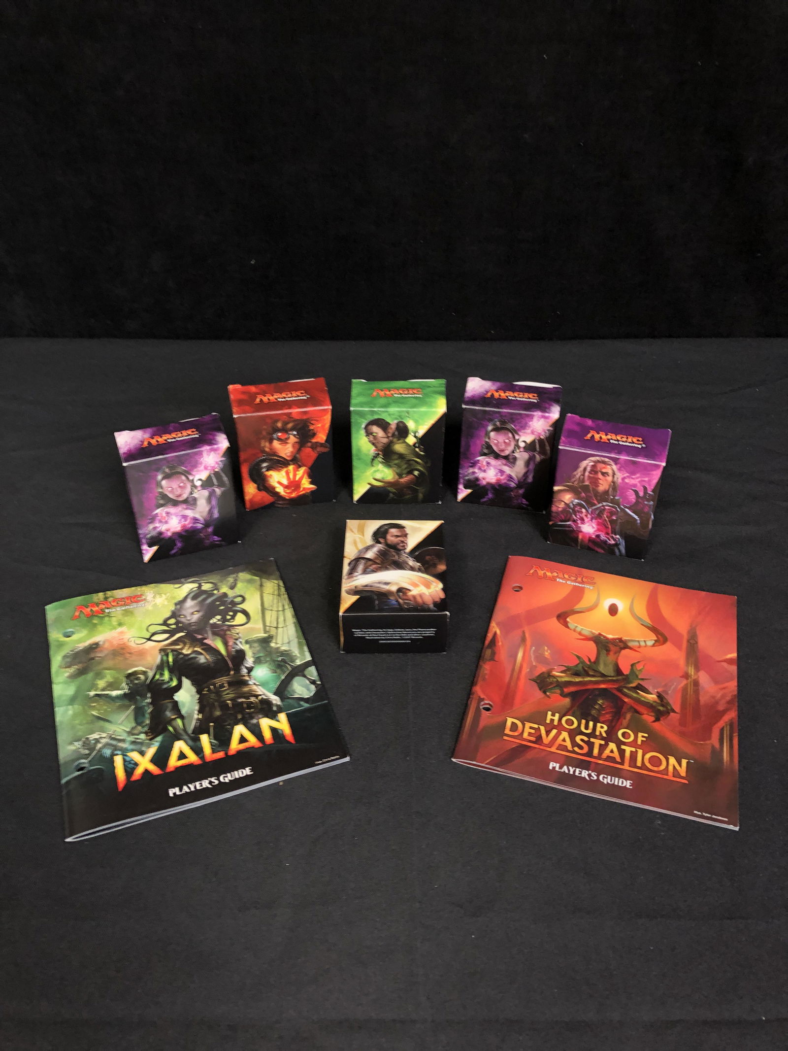 MAGIC THE GATHERING CARD LOT w/ PLAYER'S GUIDES (1 of 1)