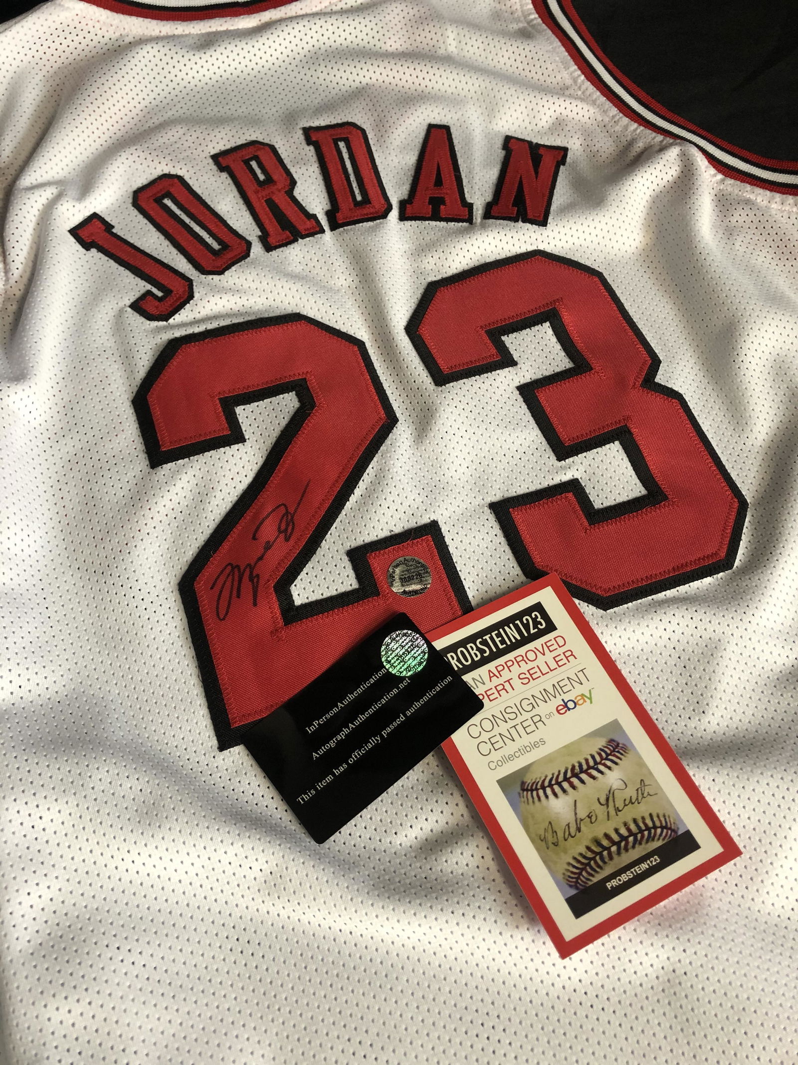 MICHAEL JORDAN SIGNED BULLS PRO STYLE JERSEY (IP (1 of 4)