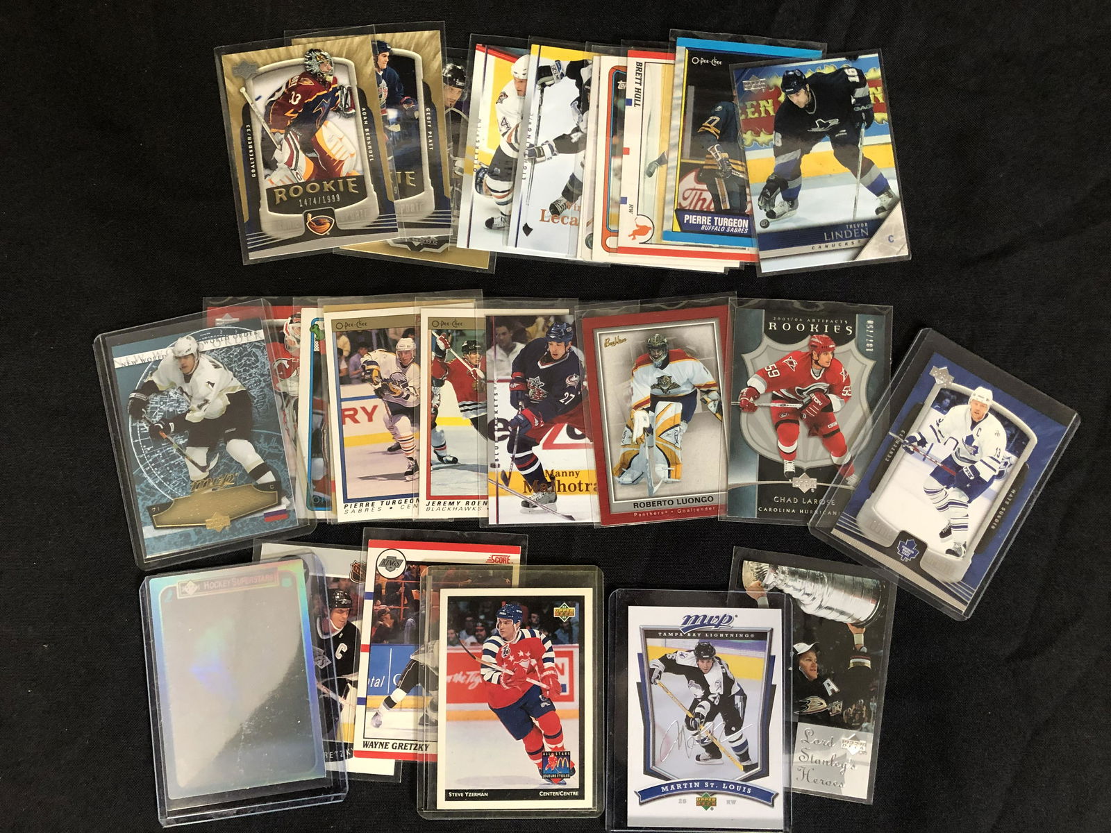 ASSORTED HOCKEY CARD LOT (1 of 1)