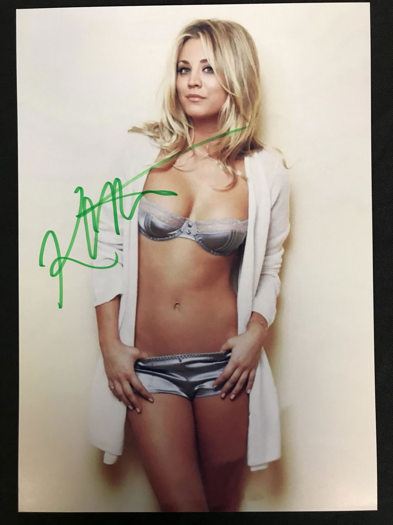 KALEY CUOCO SIGNED 8X10 PHOTO (RA COA) (1 of 3)