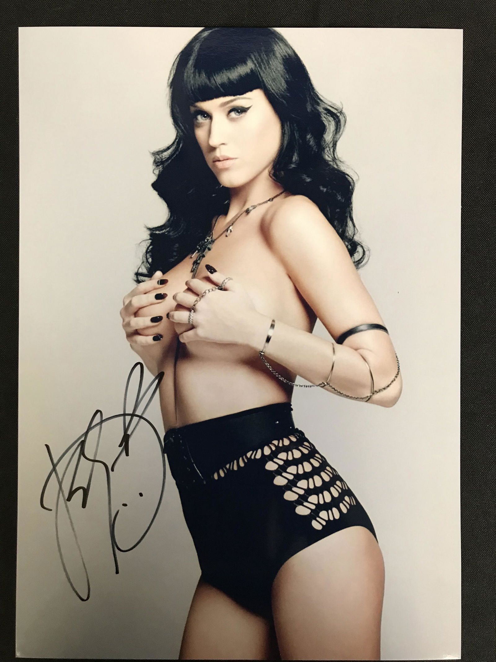 KATY PERRY SIGNED 8X10 PHOTO (REAL AUTHENTIC COA) (1 of 3)