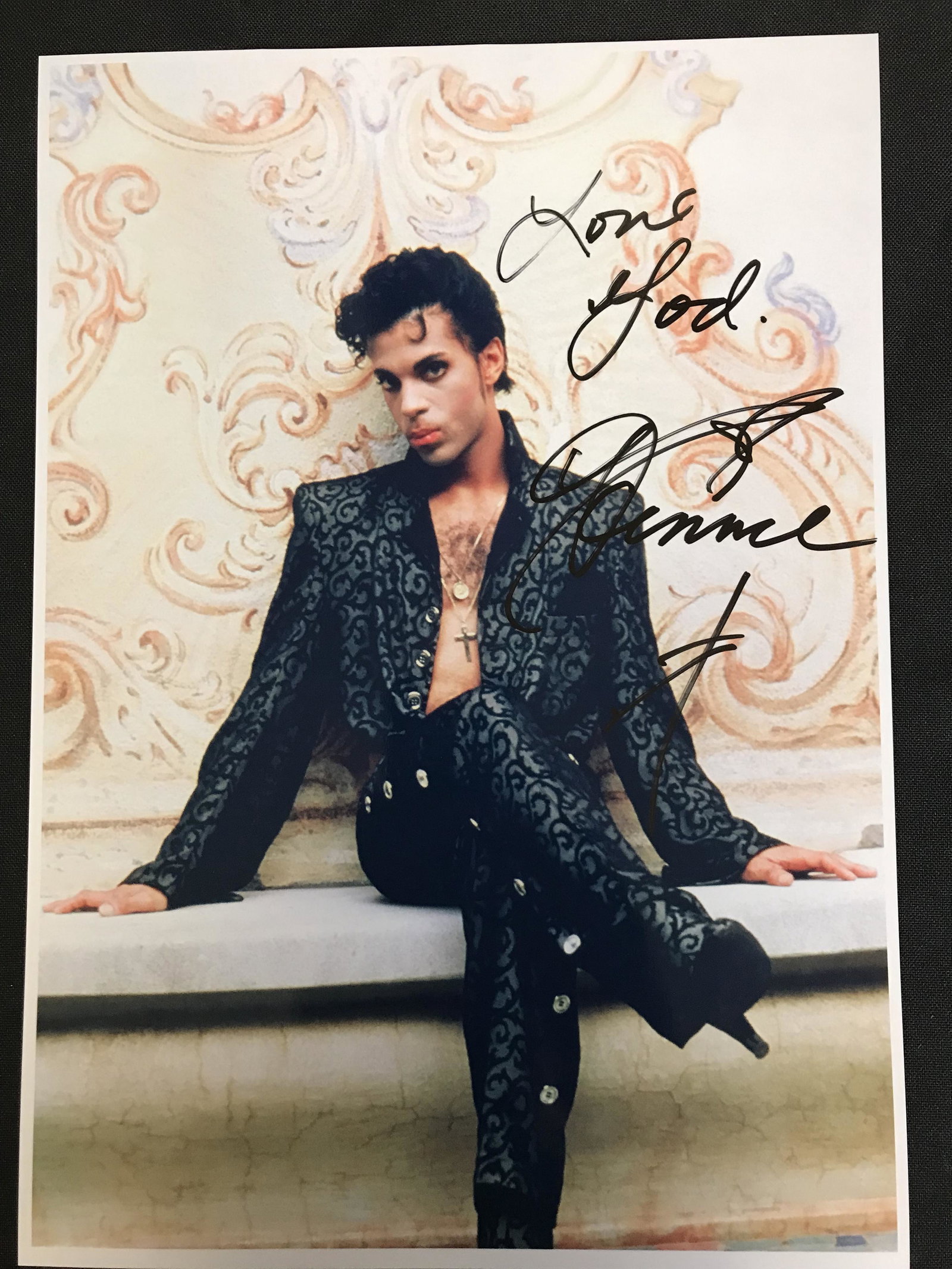 PRINCE SIGNED 8X10 PHOTO (REAL AUTHENTIC COA) (1 of 2)