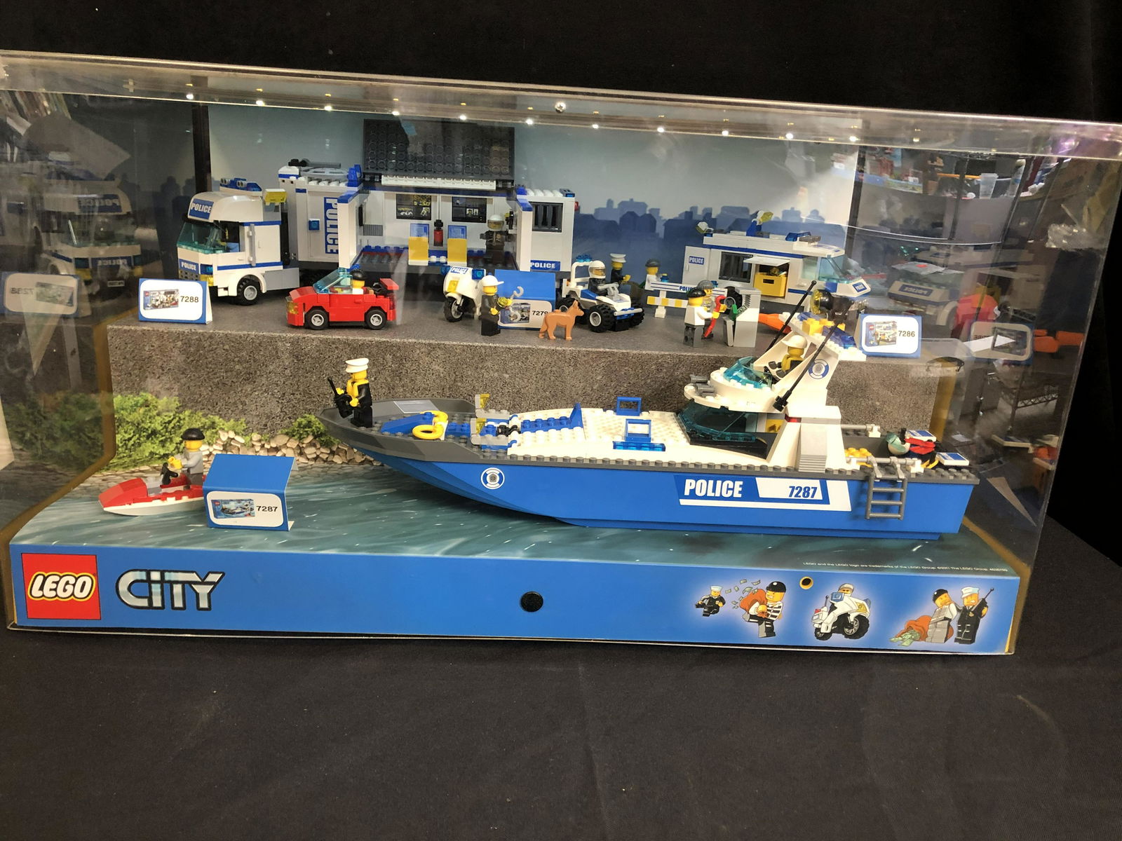 LEGO CITY POLICE STORE DISPLAY (7287, 7286, 7288, 7279): LEGO CITY POLICE STORE DISPLAY (7287, 7286, 7288, 7279)