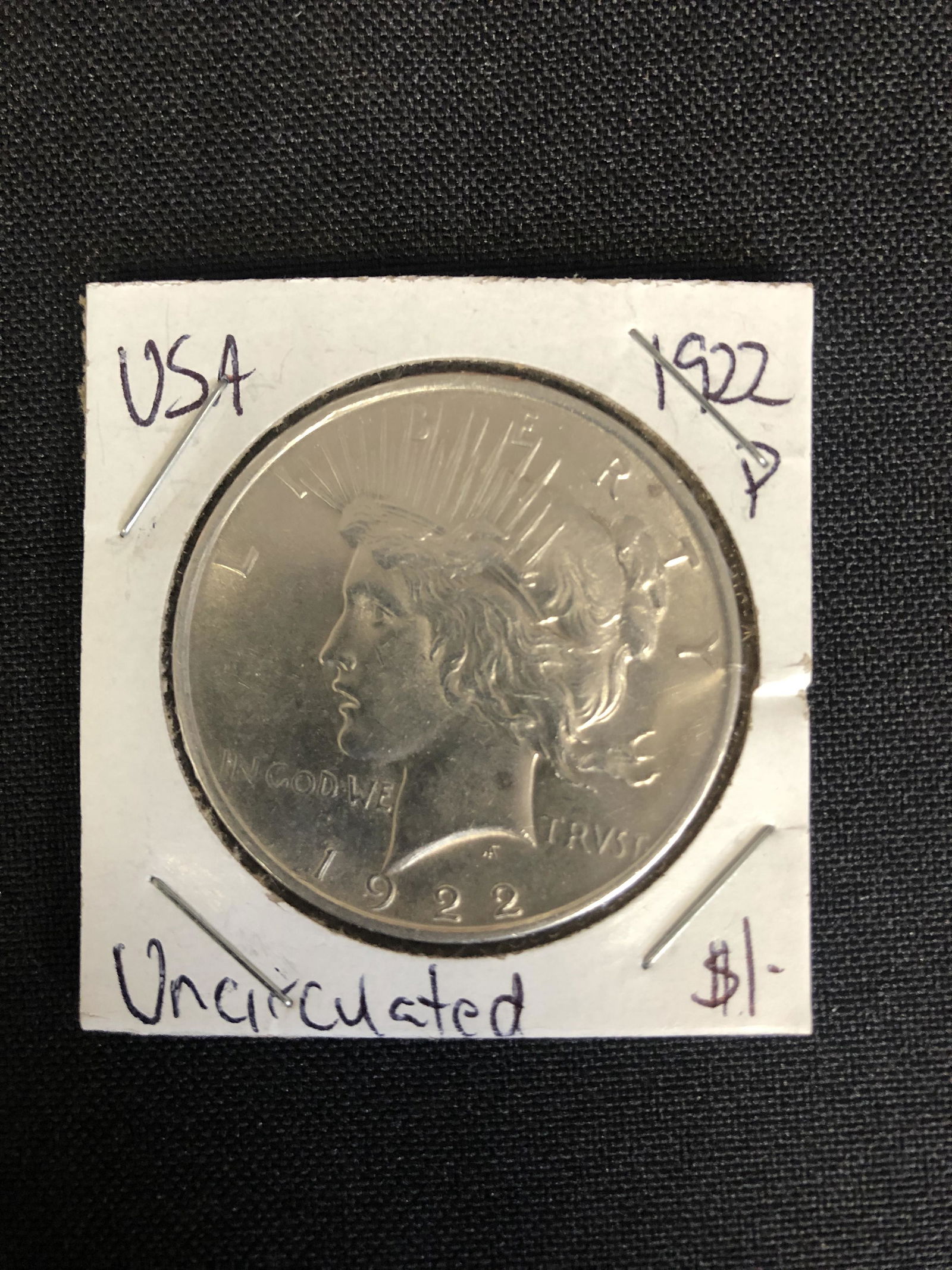 1922 USA PEACE SILVER DOLLAR (PHILADELPHIA MINTED) Unci (1 of 1)