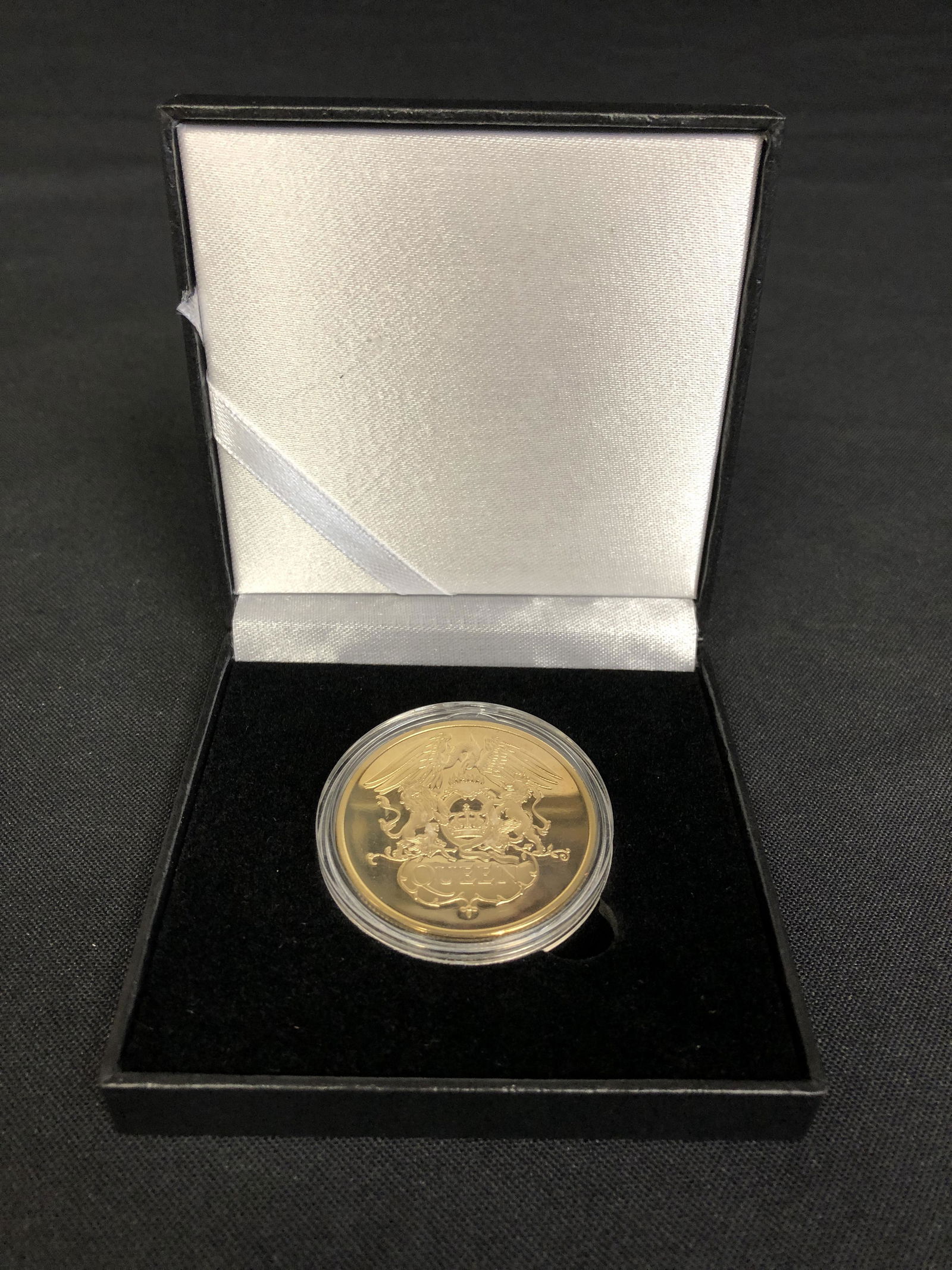 QUEEN 24KT GOLD PLATED COLLECTOR COIN IN CASE (1 of 3)