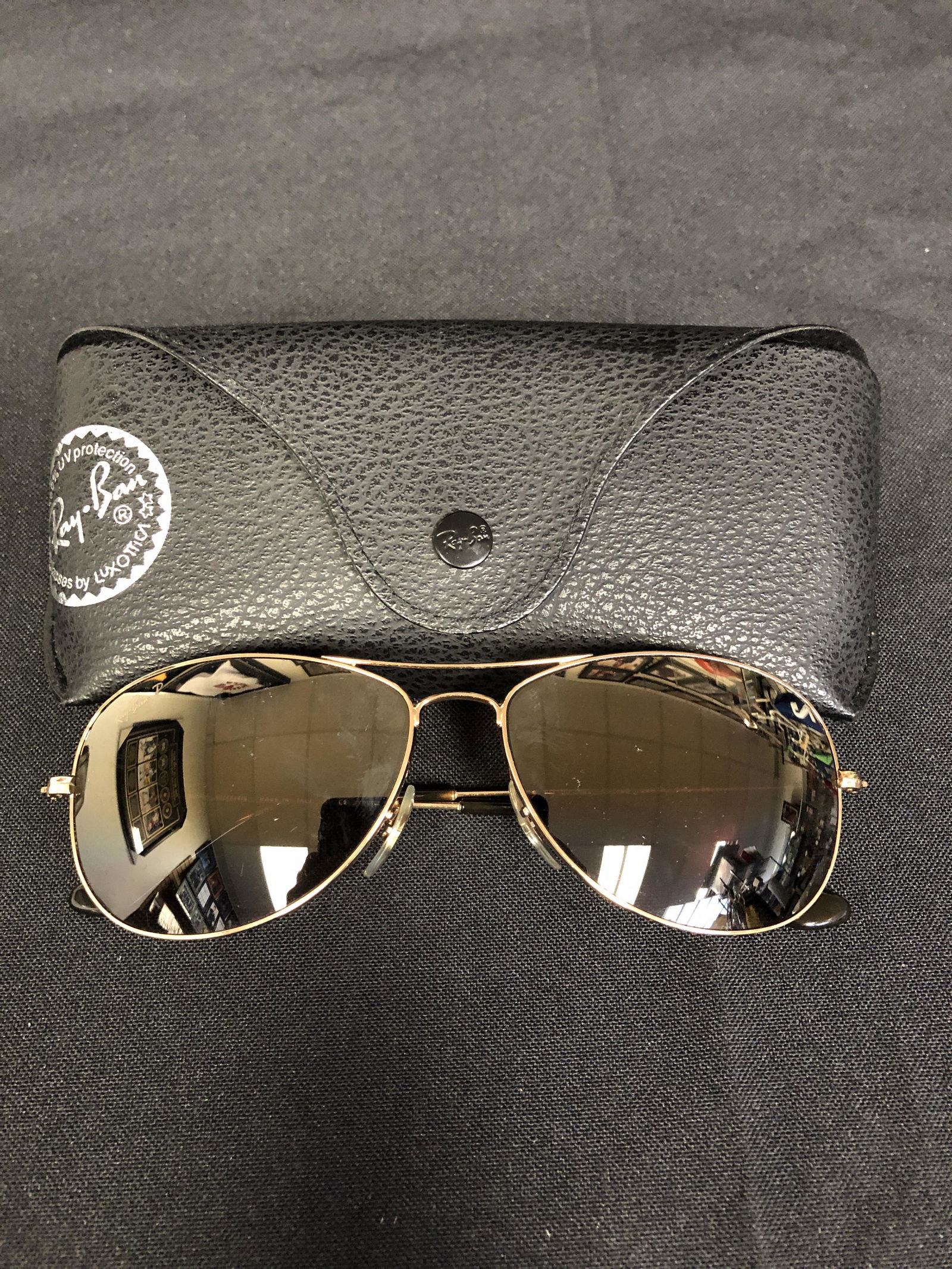 RAY BAN SUNGLASSES WITH CASE (1 of 3)