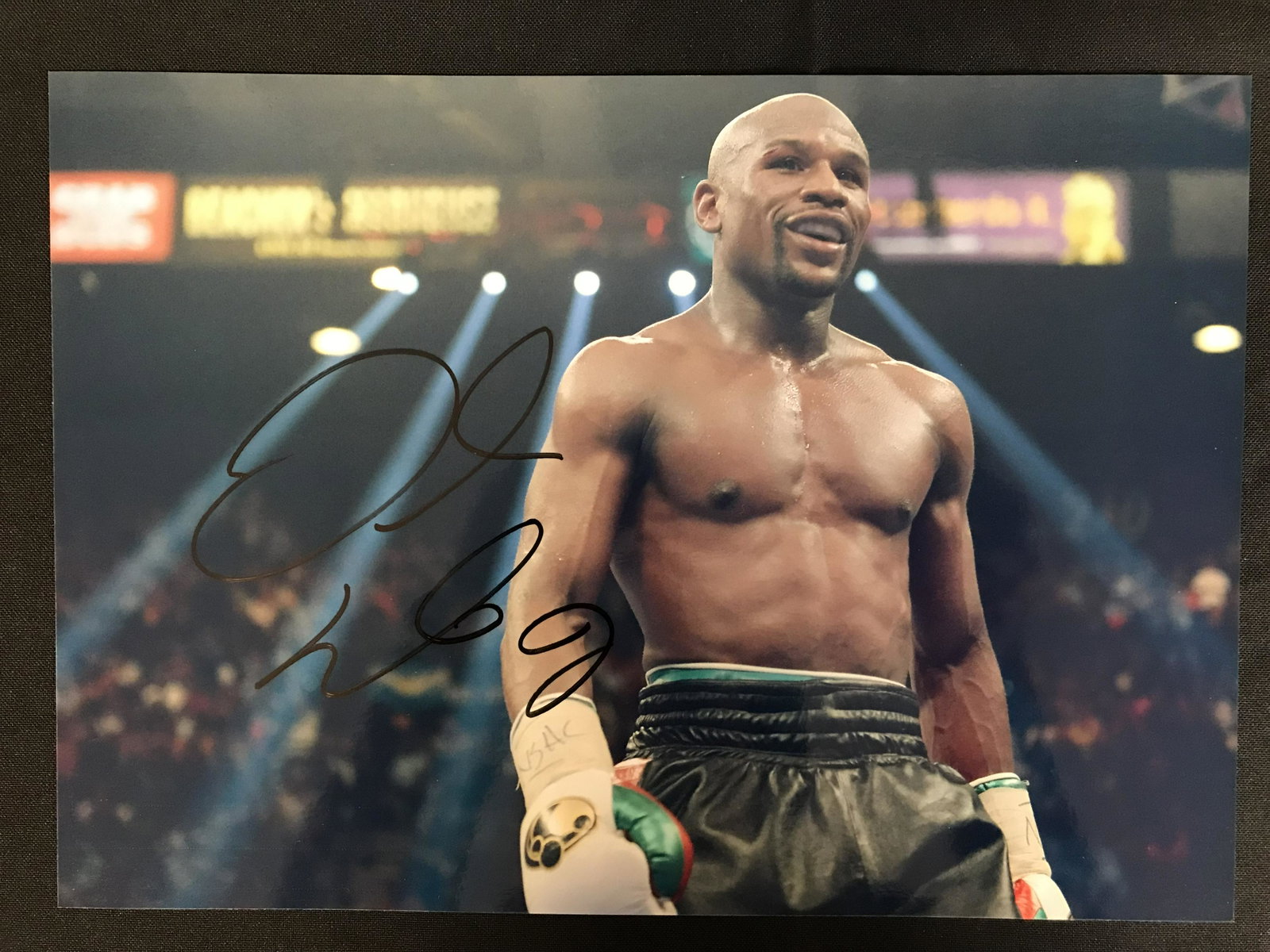 FLOYD MONEY MAYWEATHER SIGNED 8 X 10 ( RA COA): FLOYD MONEY MAYWEATHER SIGNED 8 X 10 ( RA COA)