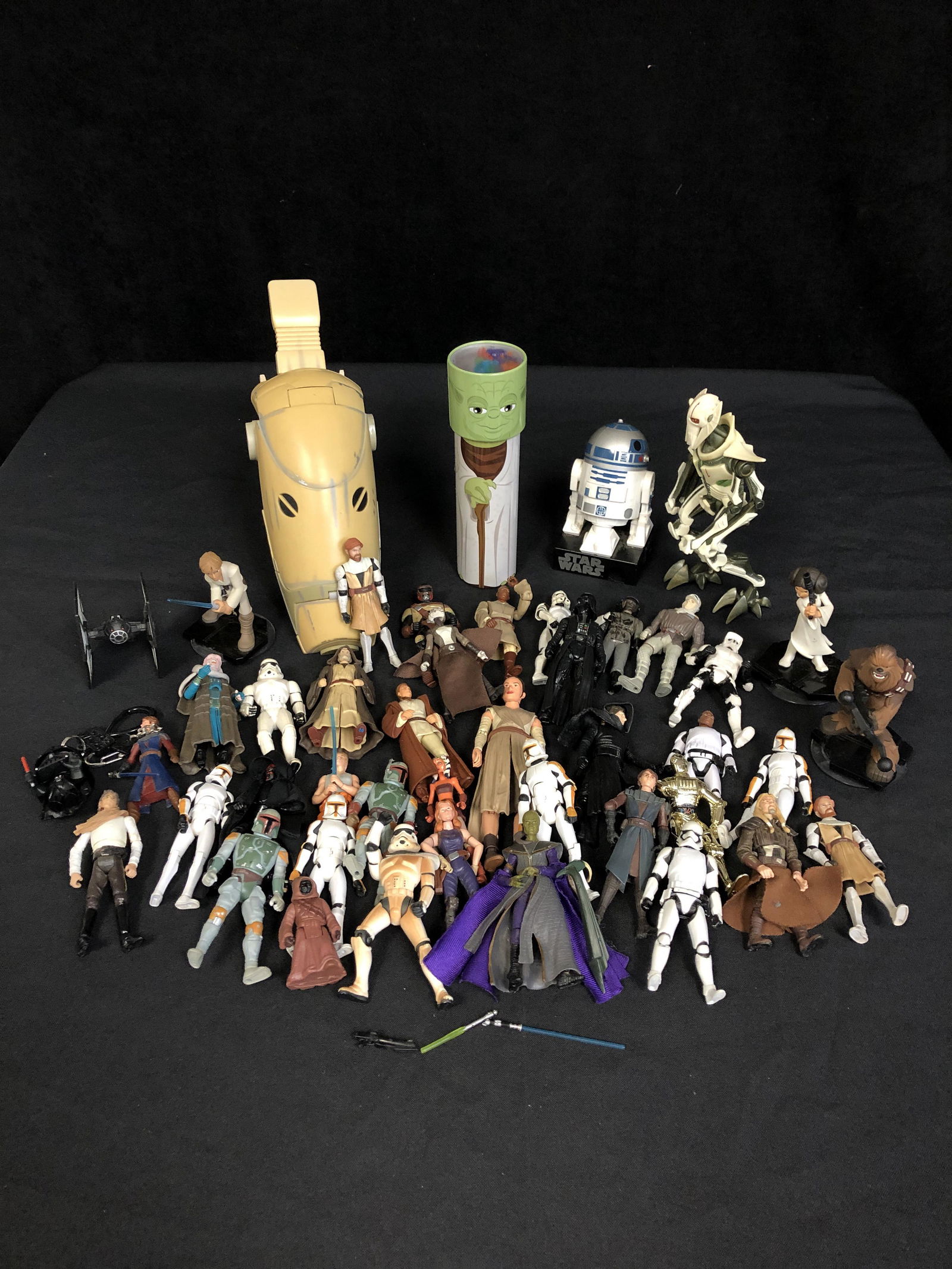 LARGE STAR WARS ACTION FIGURES LOT (1 of 1)