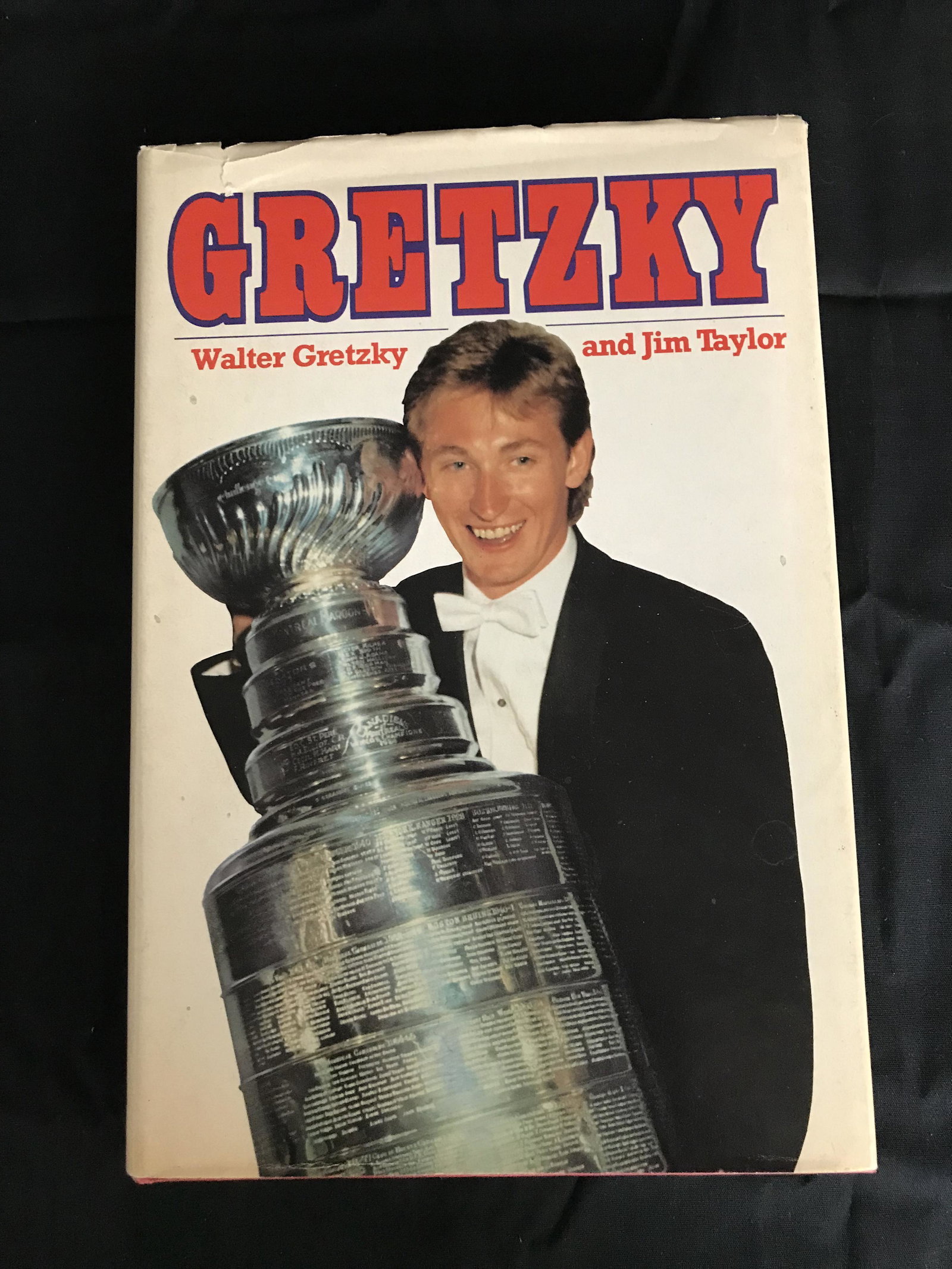 WALTER GRETZKY SIGNED "GRETZKY" HARD COVER BOOK (1 of 3)