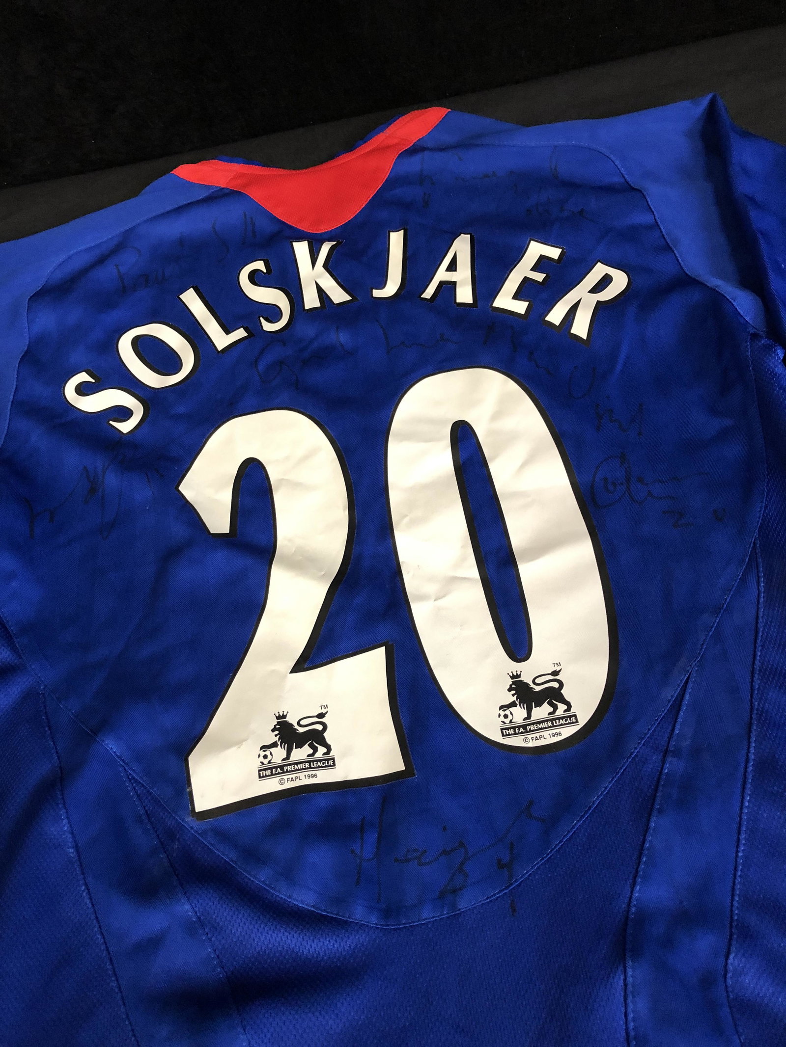 129 OLE GUNNAR SOLSKJAER MULTI SIGNED Manchester United: 129 OLE GUNNAR SOLSKJAER MULTI SIGNED Manchester United Man Utd Blue Away Football Jersey