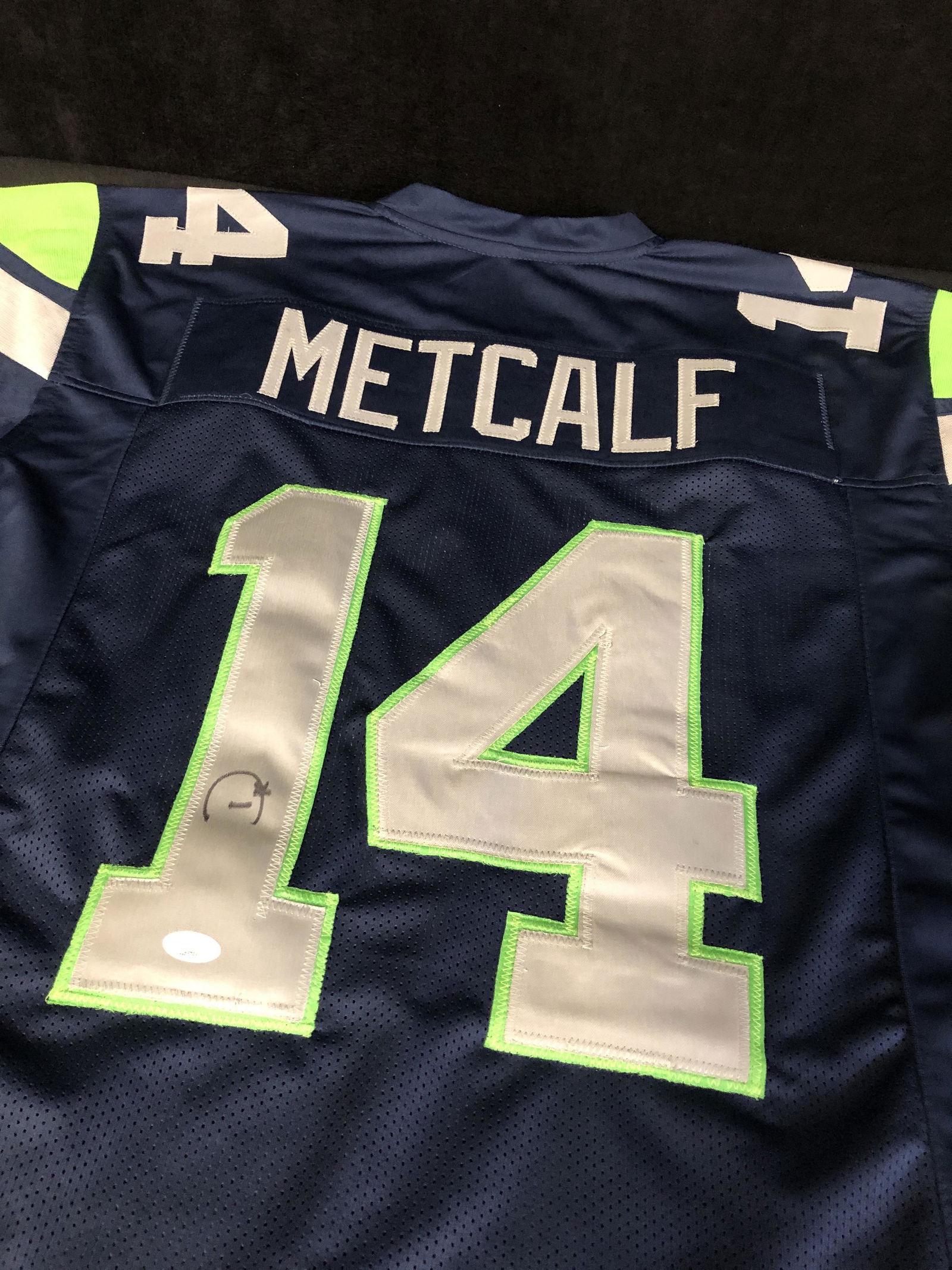 DK METCALF SIGED SEATTLE SEAHAWKS JERSEY ( JSA COA) (1 of 5)