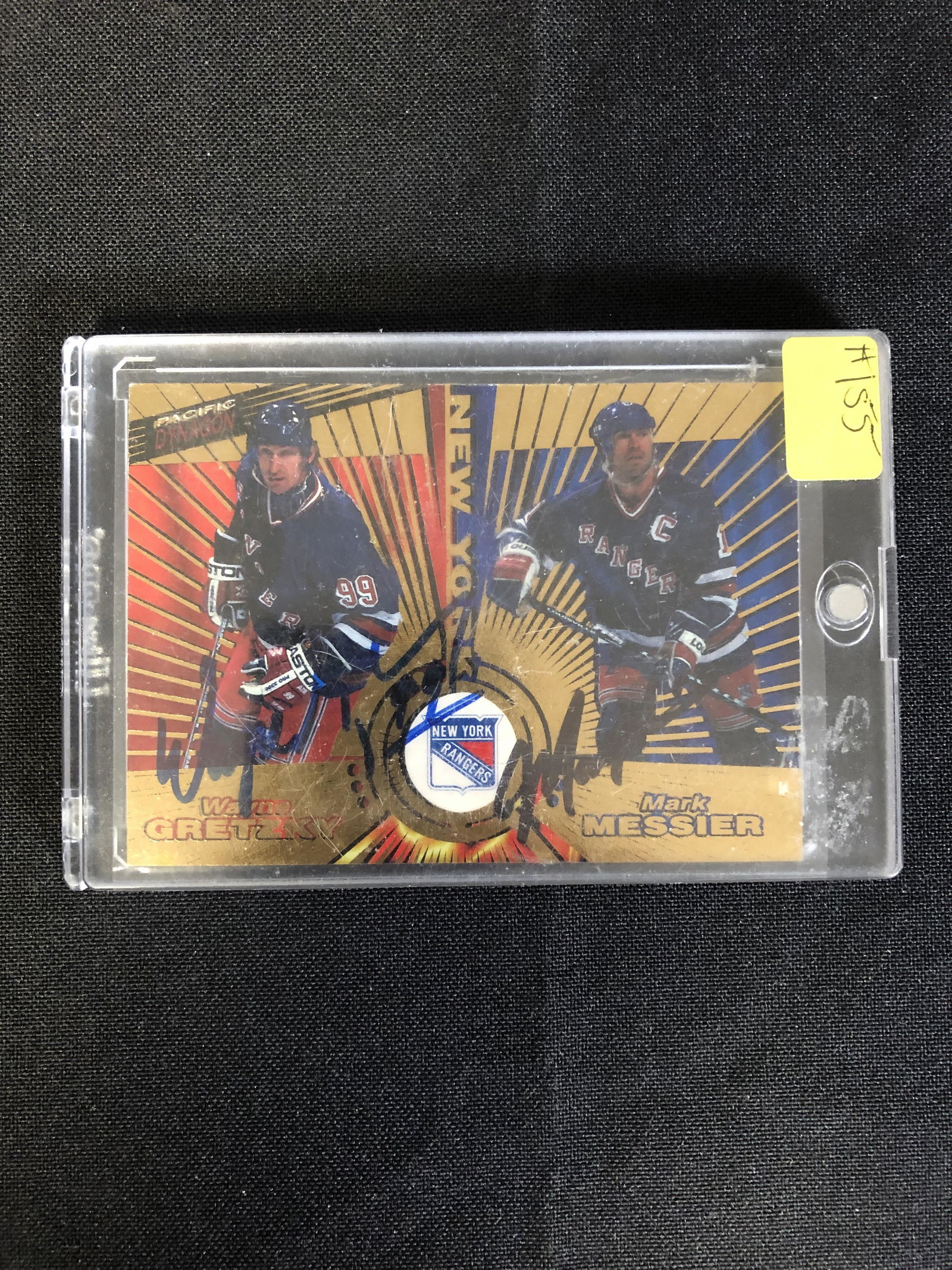 WAYNE GRETZKY & MARK MESSIER SIGNED TRADING CARD (1 of 2)