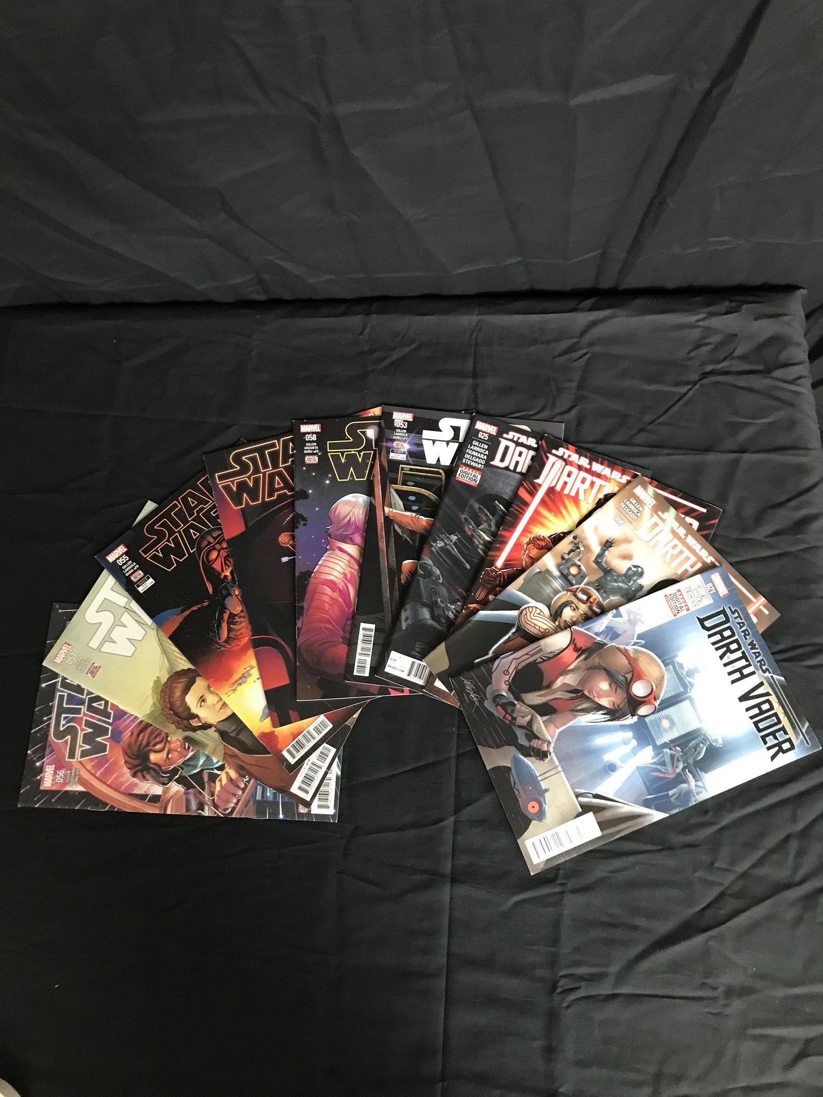 ASSORTED STAR WARS COMIC BOOK LOT (1 of 1)
