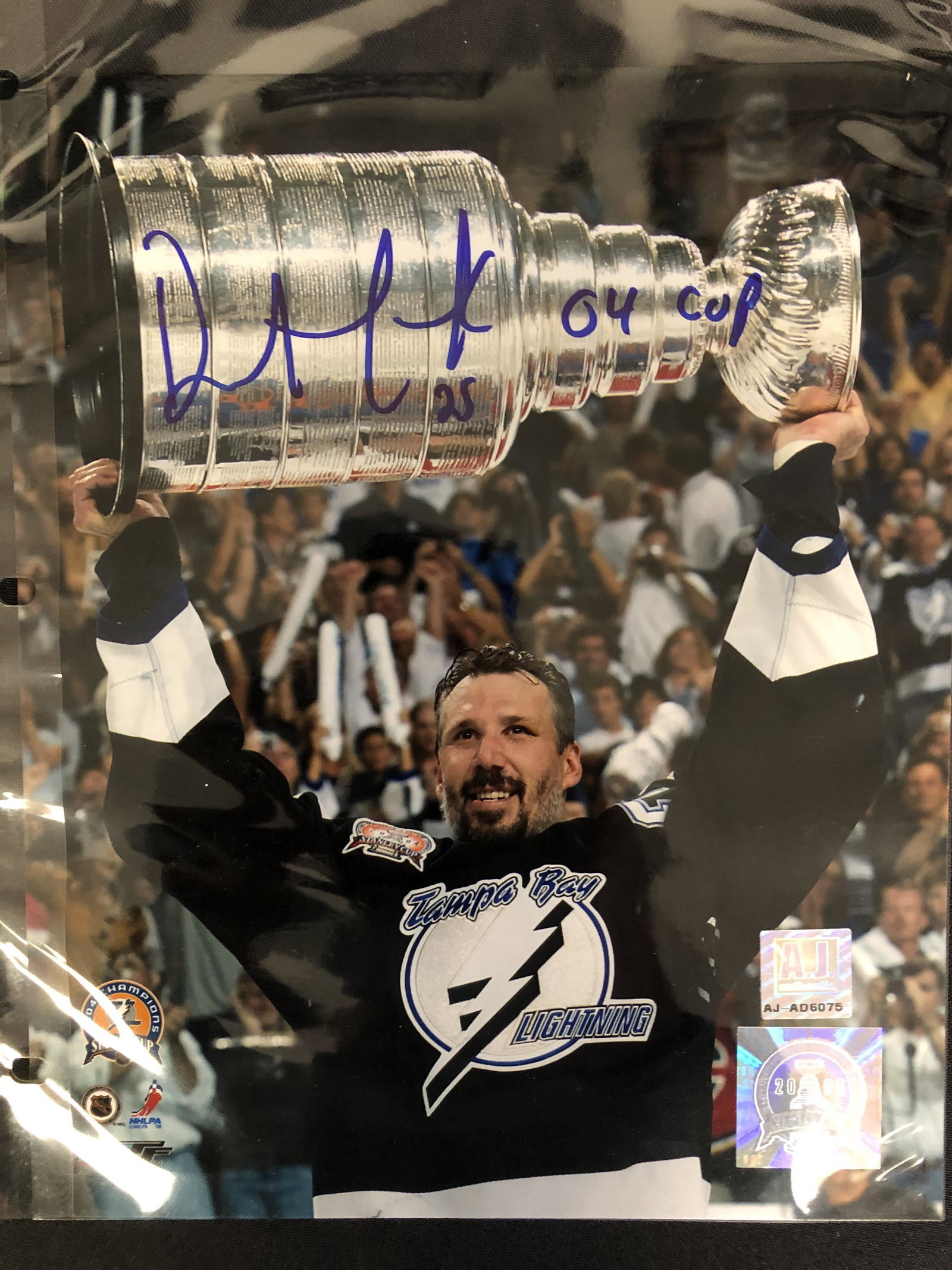 Dave Andreychuk Signed 8X10 Stanley Cup Photo: Dave Andreychuk Signed 8X10 Stanley Cup Photo