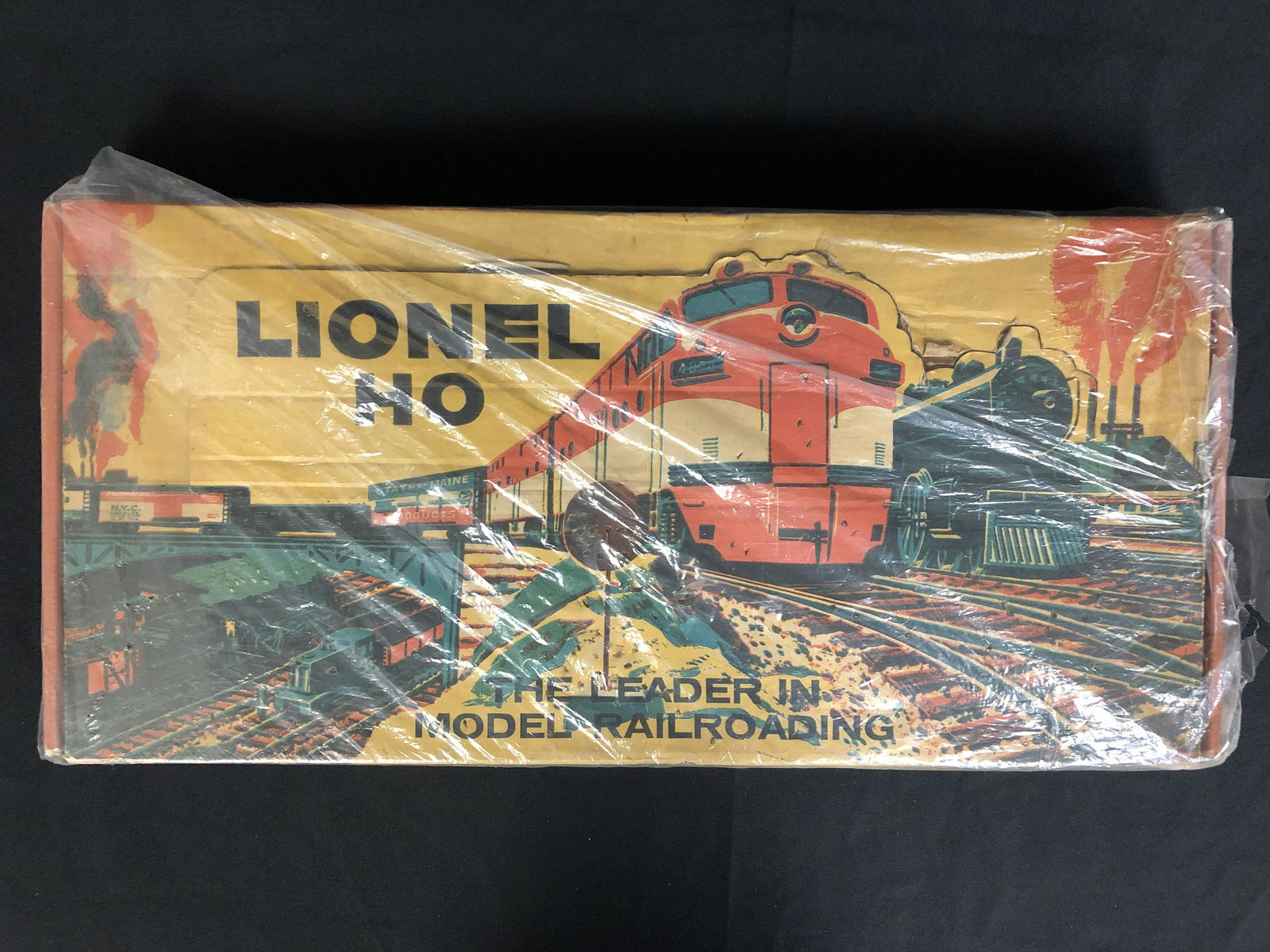 VINTAGE LIONEL HO THE LEADER IN MODERN RAILROADING (1 of 1)