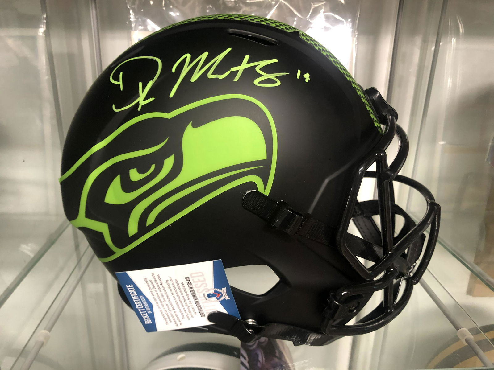 DK METCALF SIGNED SEAHAWKS ECLIPSE ALTERNATE SPEED (1 of 3)