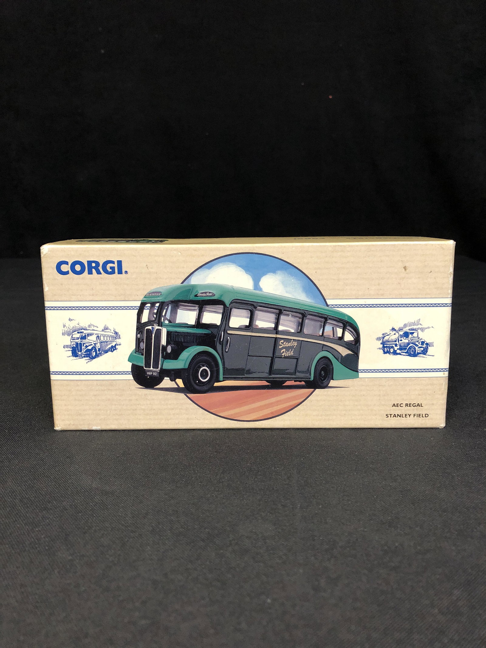 CORGI DIE-CAST AEC REGAL STALEY FIELD BUS: CORGI DIE-CAST AEC REGAL STALEY FIELD BUS (ISSUED IN 1993)