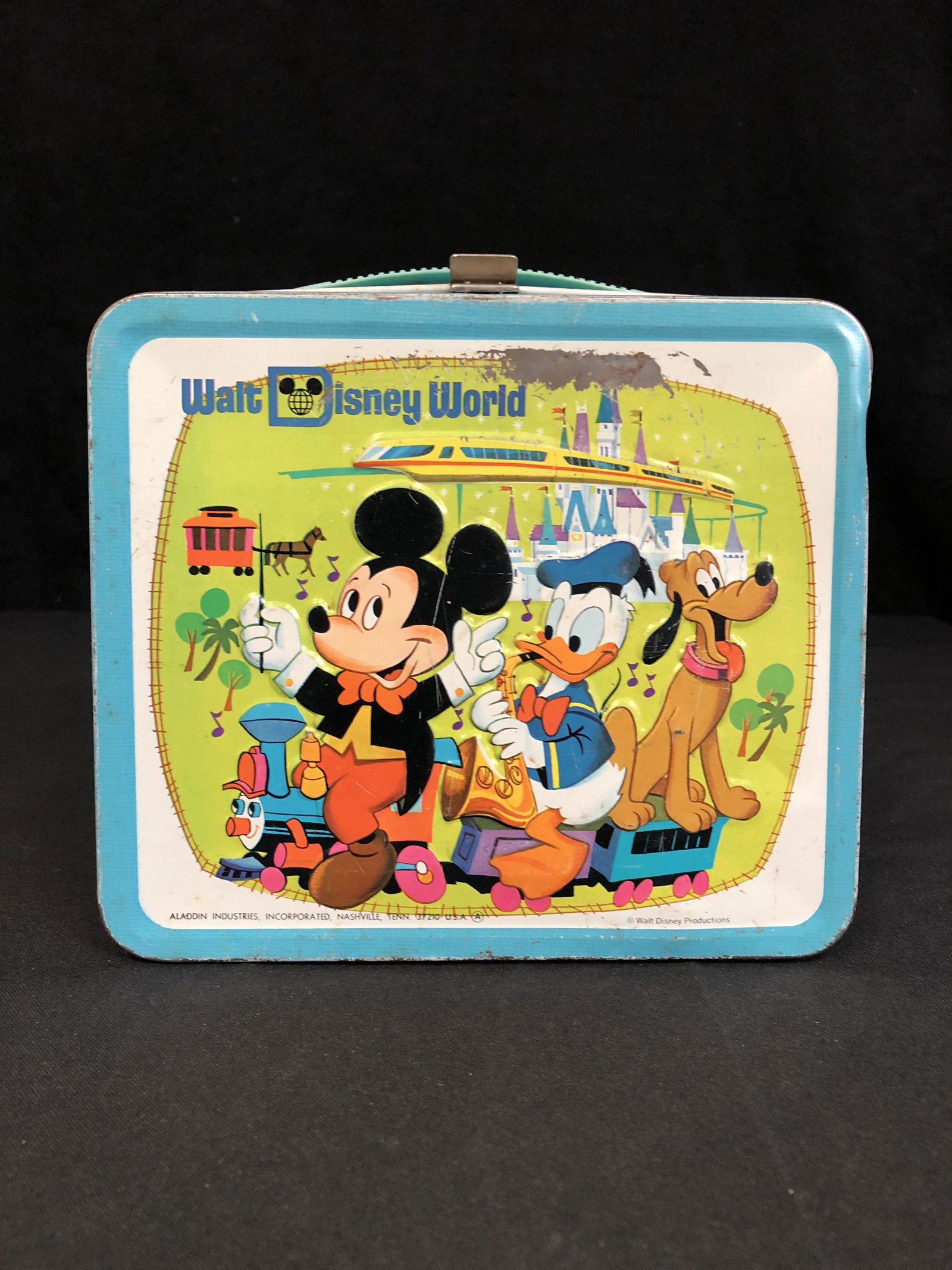 VINTAGE WALT DISNEY WORLD LUNCH BOX w/ THERMOS (1 of 2)