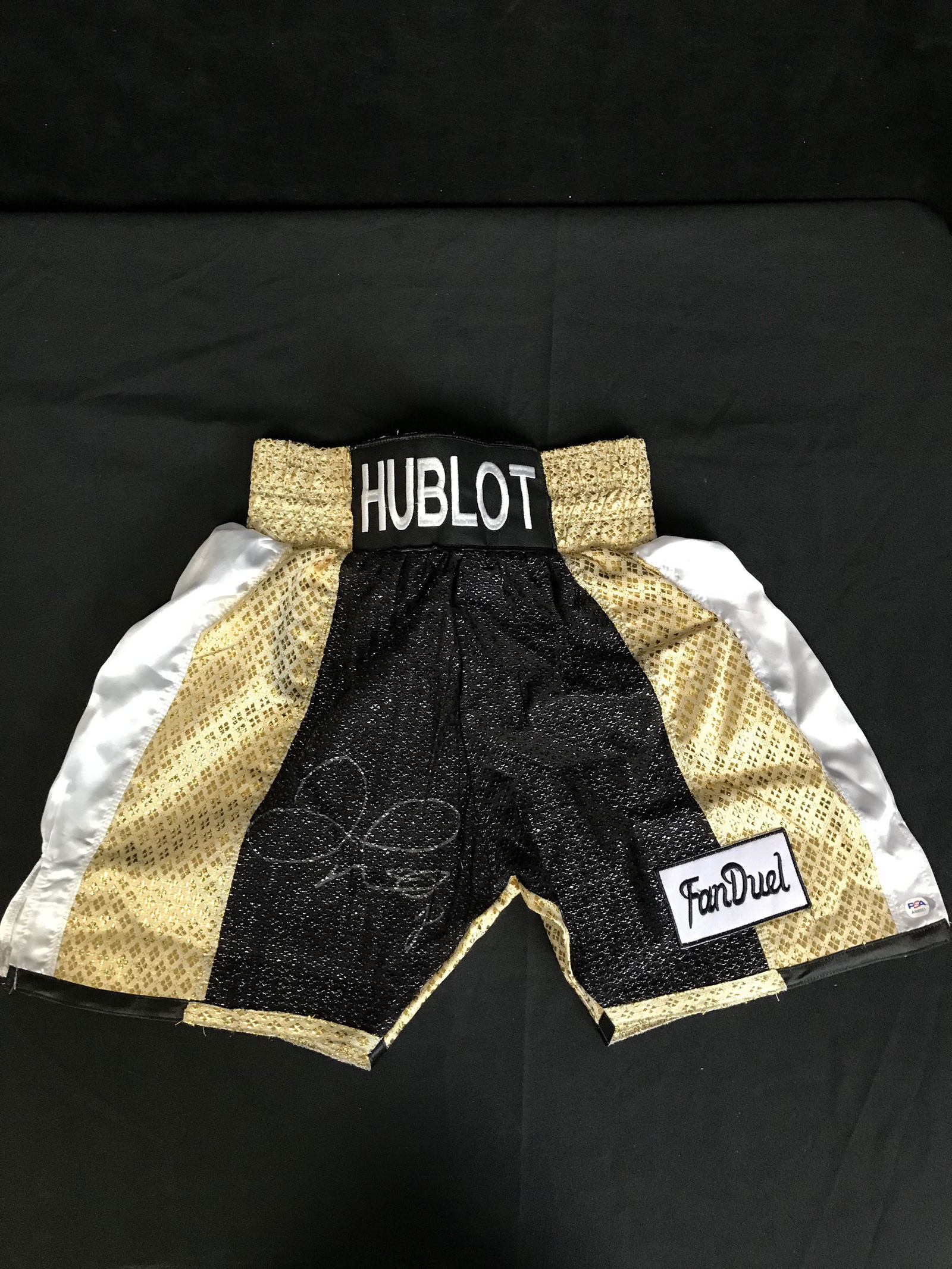FLOYD MAYWEATHER SIGNED BOXING TRUNKS (PSA COA) (1 of 3)