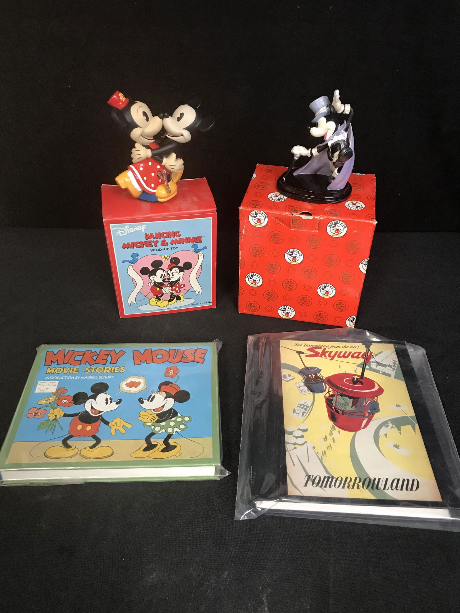 MICKEY & MINNIE MOUSE COLLECTIBLES LOT: MICKEY & MINNIE MOUSE COLLECTIBLES LOT