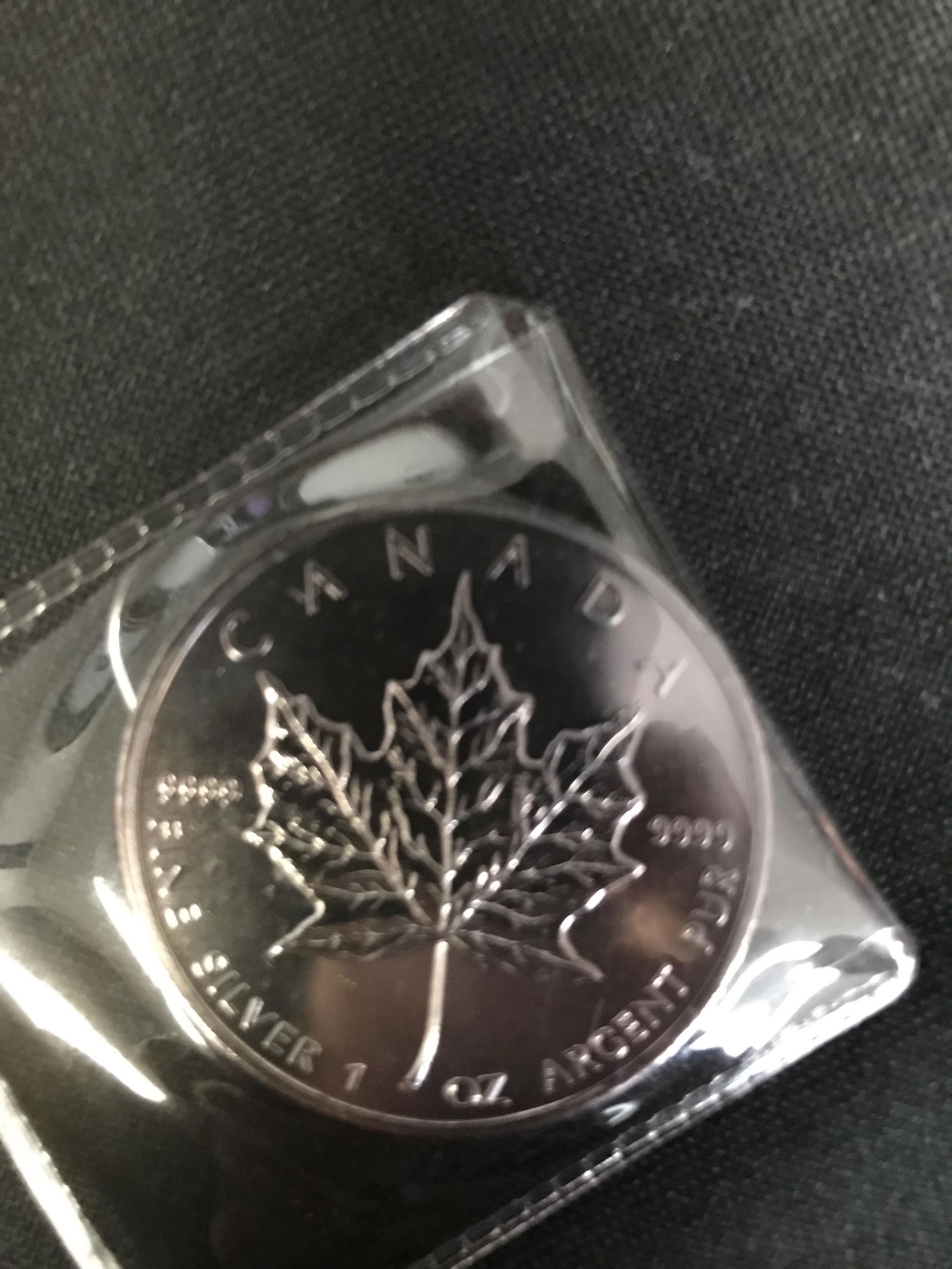 2010 CANADA 5 DOLLARS 9999 FINE SILVER (1 of 2)