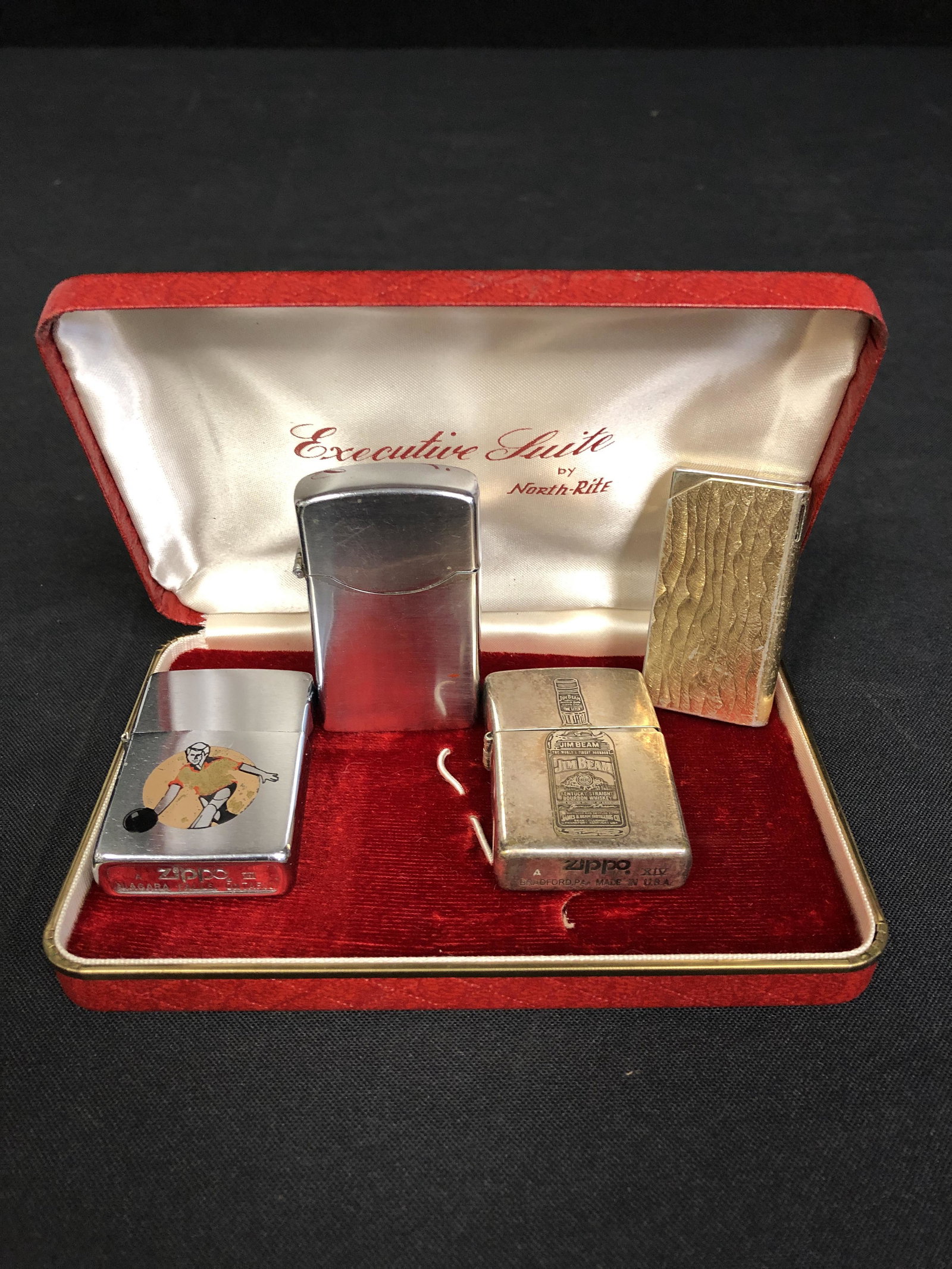 COLLECTIBLE ZIPPO LIGHTER LOT: COLLECTIBLE ZIPPO LIGHTER LOT