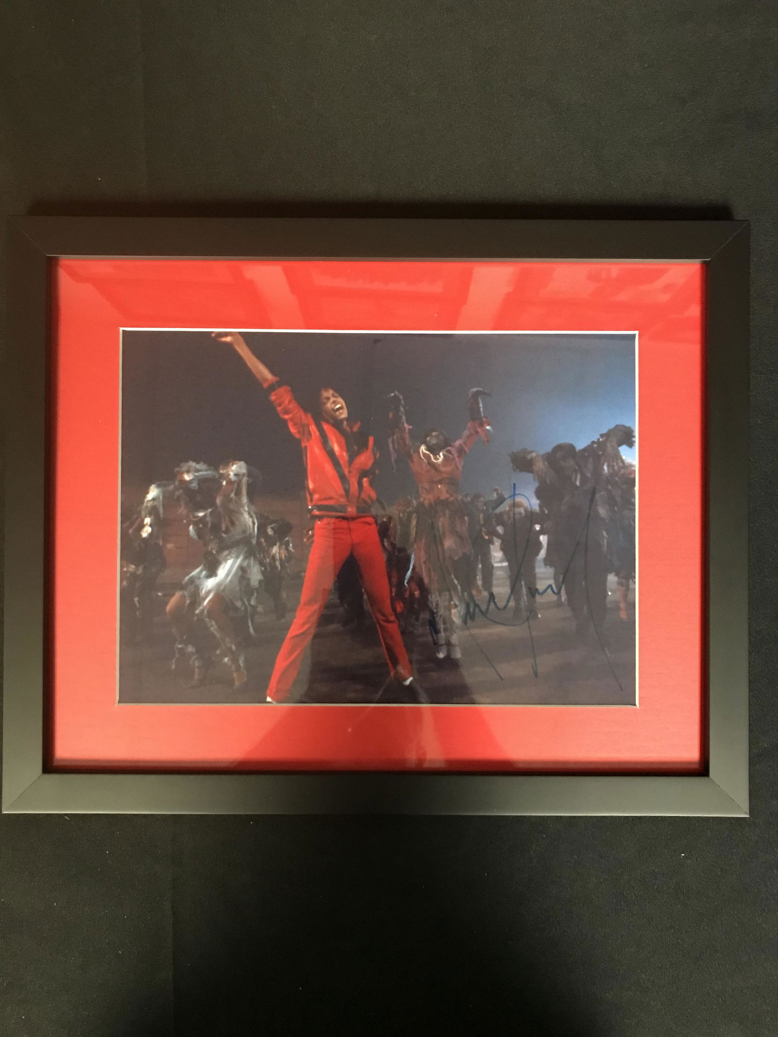 1MICHAEL JACKSON SIGNED 8X10 FRAMED PHOTO (RA COA) (1 of 2)