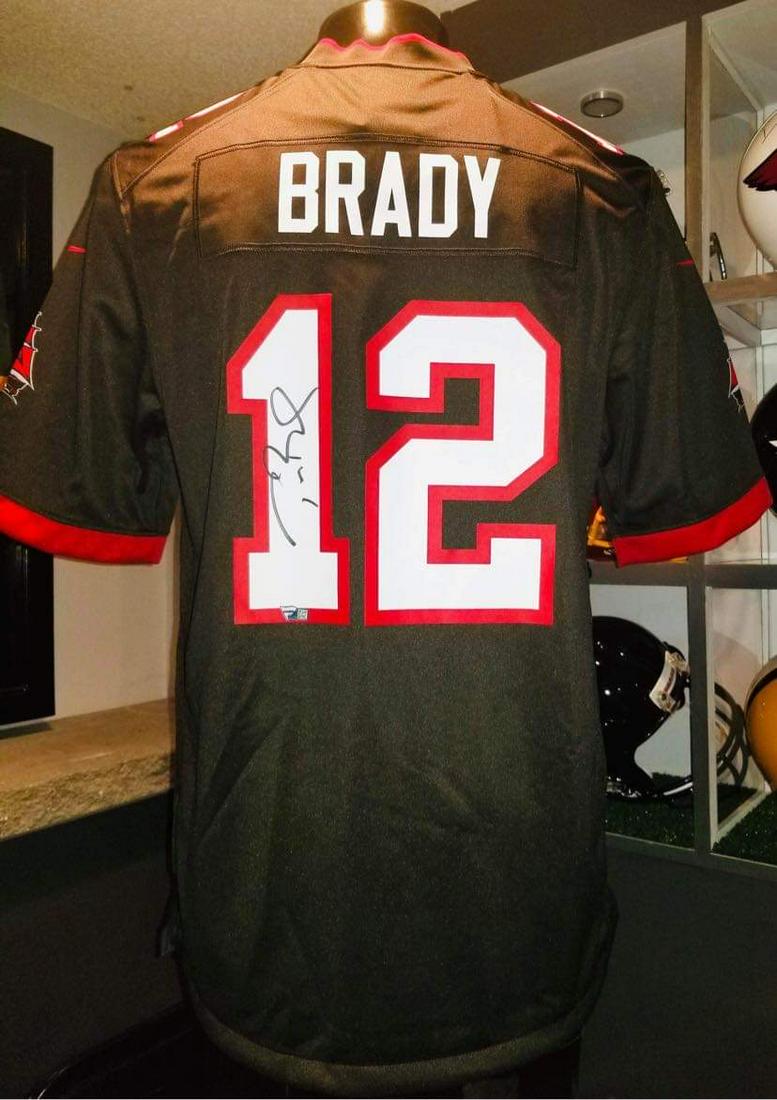 TOM BRADY SIGNED NFL BUCCANEERS JERSEY (FANATICS HOLOGR: TOM BRADY SIGNED NFL BUCCANEERS JERSEY (FANATICS HOLOGRAM)