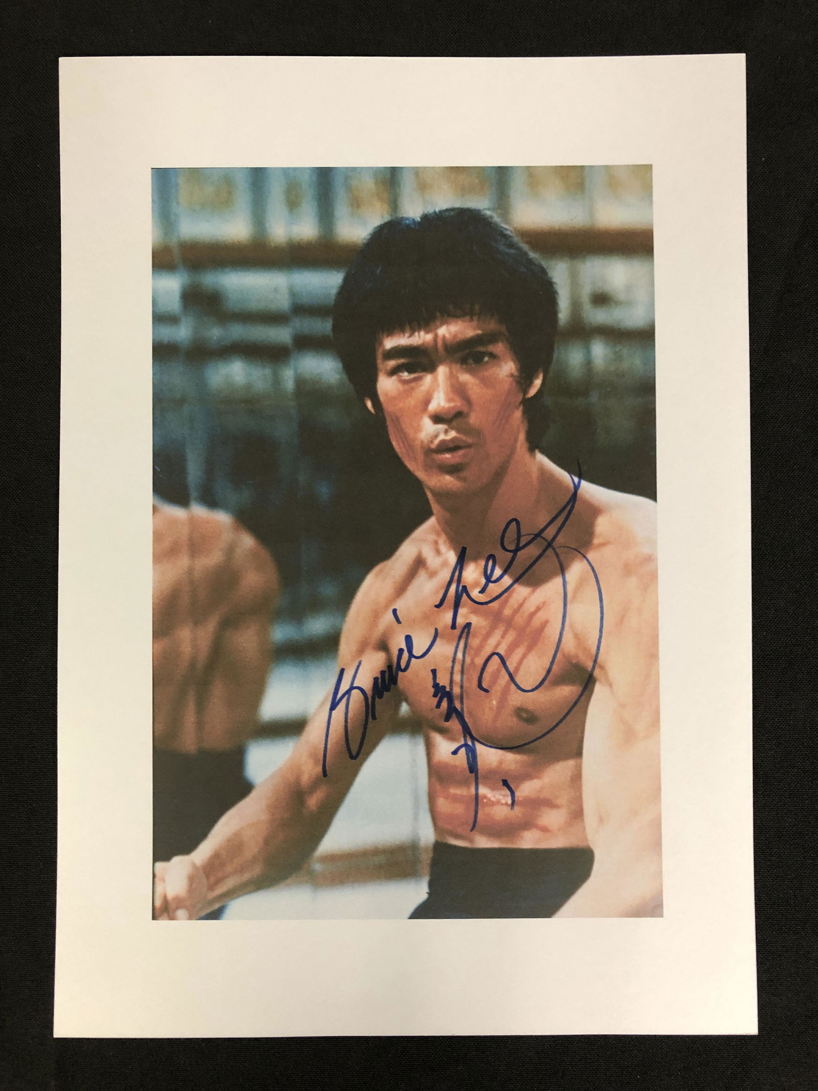 BRUCE LEE SIGNED FRAMED 8X10 PHOTO (RA COA) (1 of 3)
