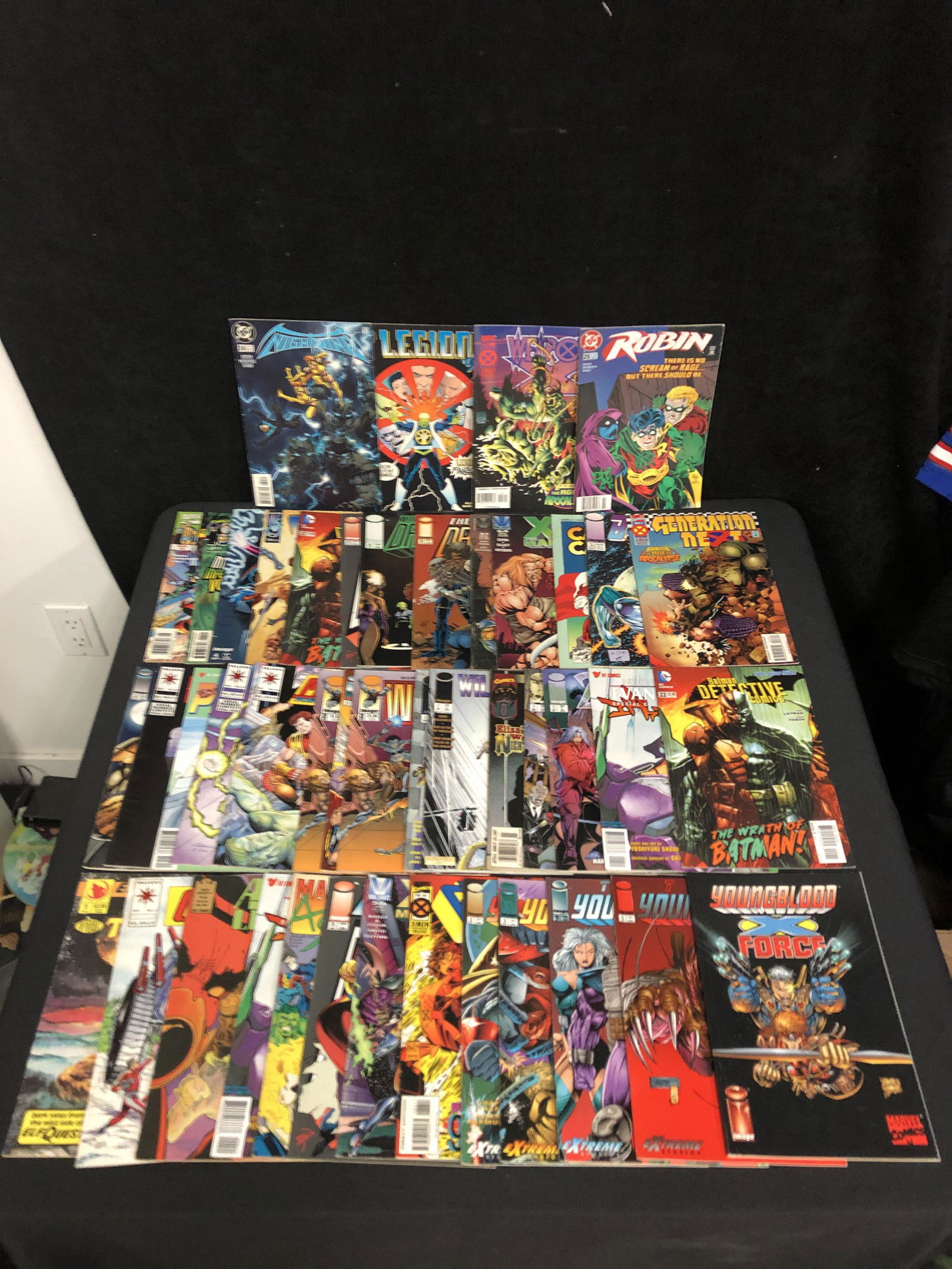 VARIOUS MARVEL/ DC COMIC BOOKS (1 of 1)