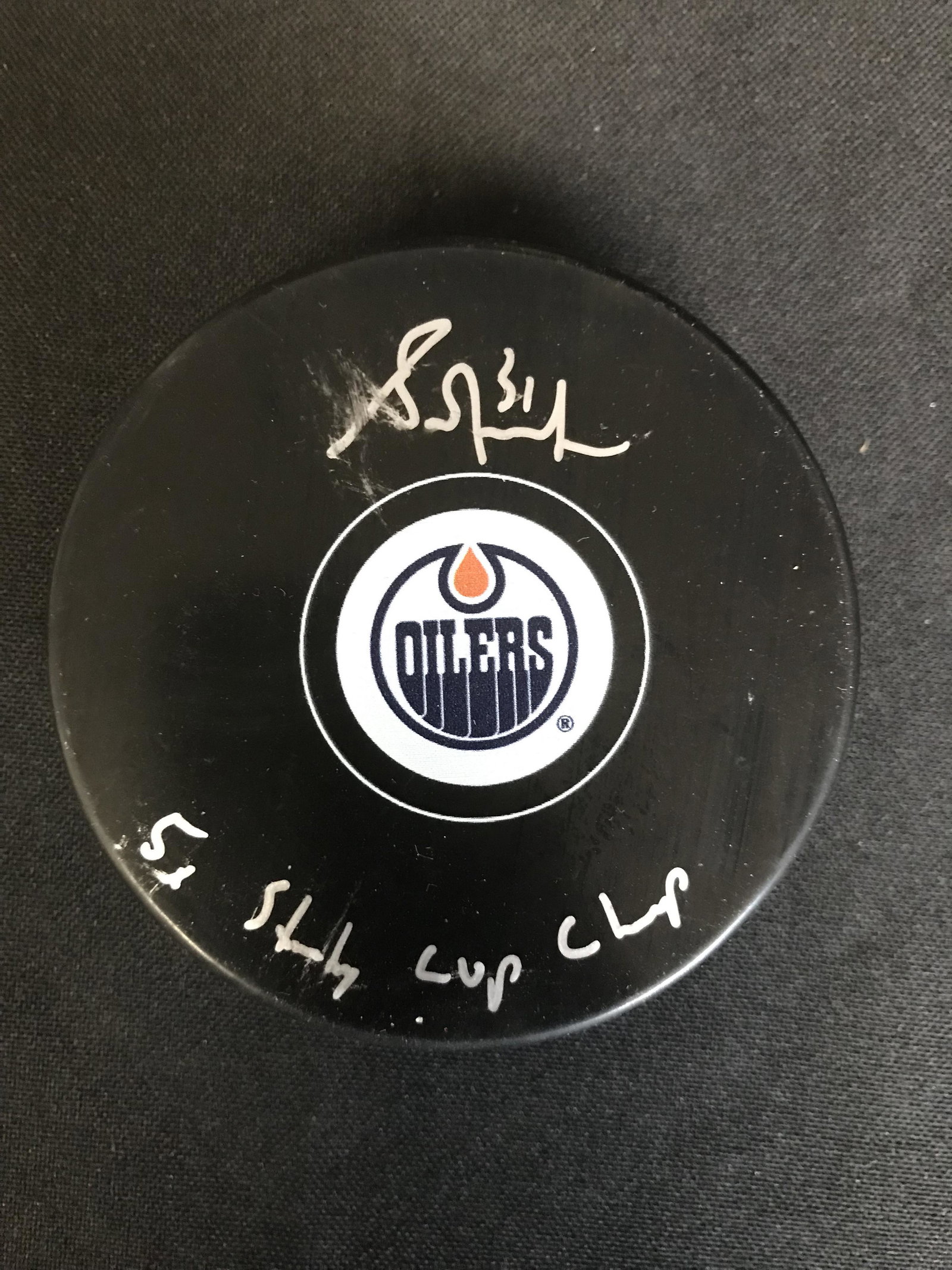 GRANT FUHR SIGNED EDMONTON OILERS HOCKEY PUCK ( JSA COA: GRANT FUHR SIGNED EDMONTON OILERS HOCKEY PUCK ( JSA COA)