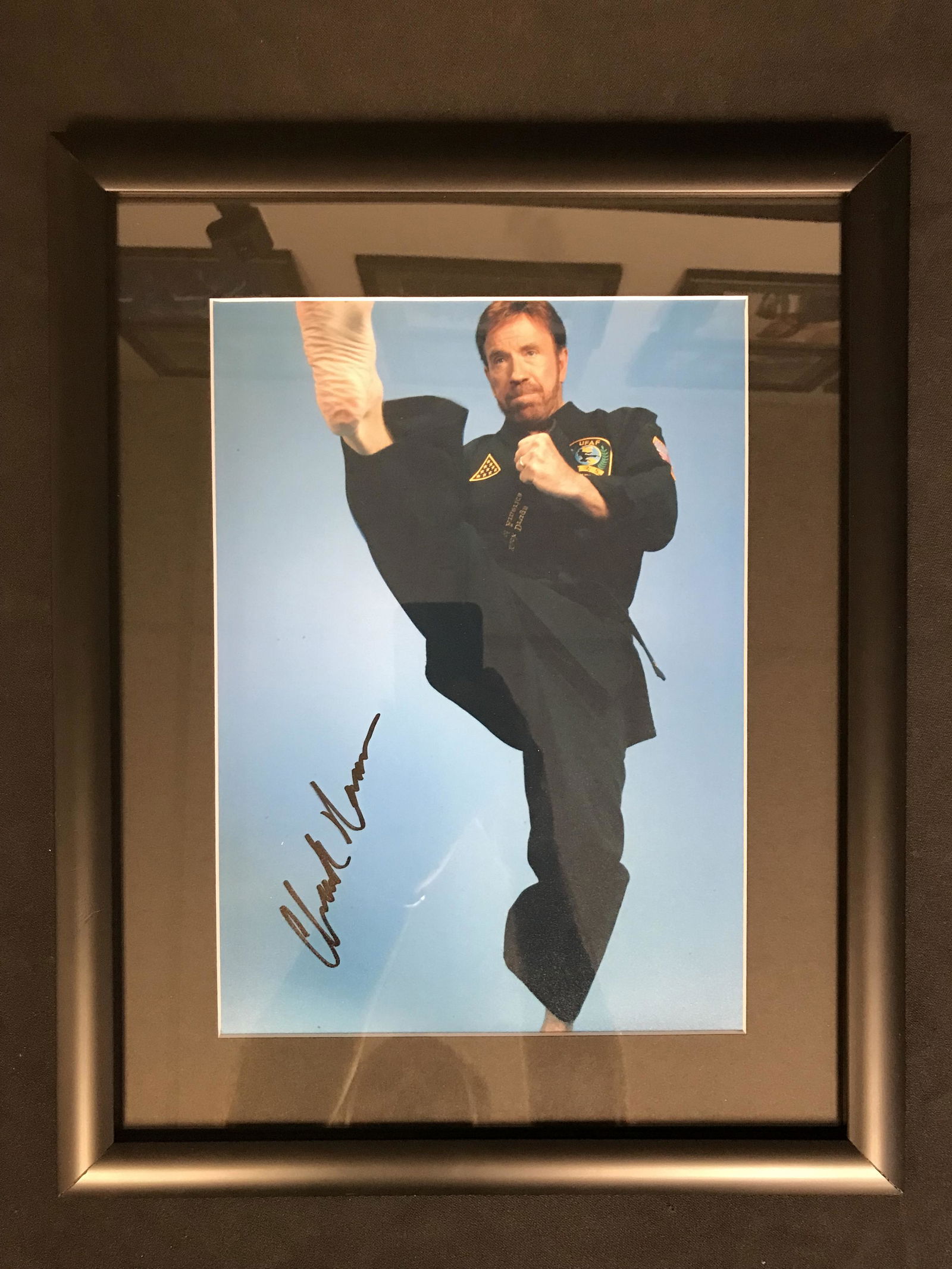 CHUCK NORRIS SIGNED FRAMED 8X10 PHOTO (RA COA) (1 of 2)