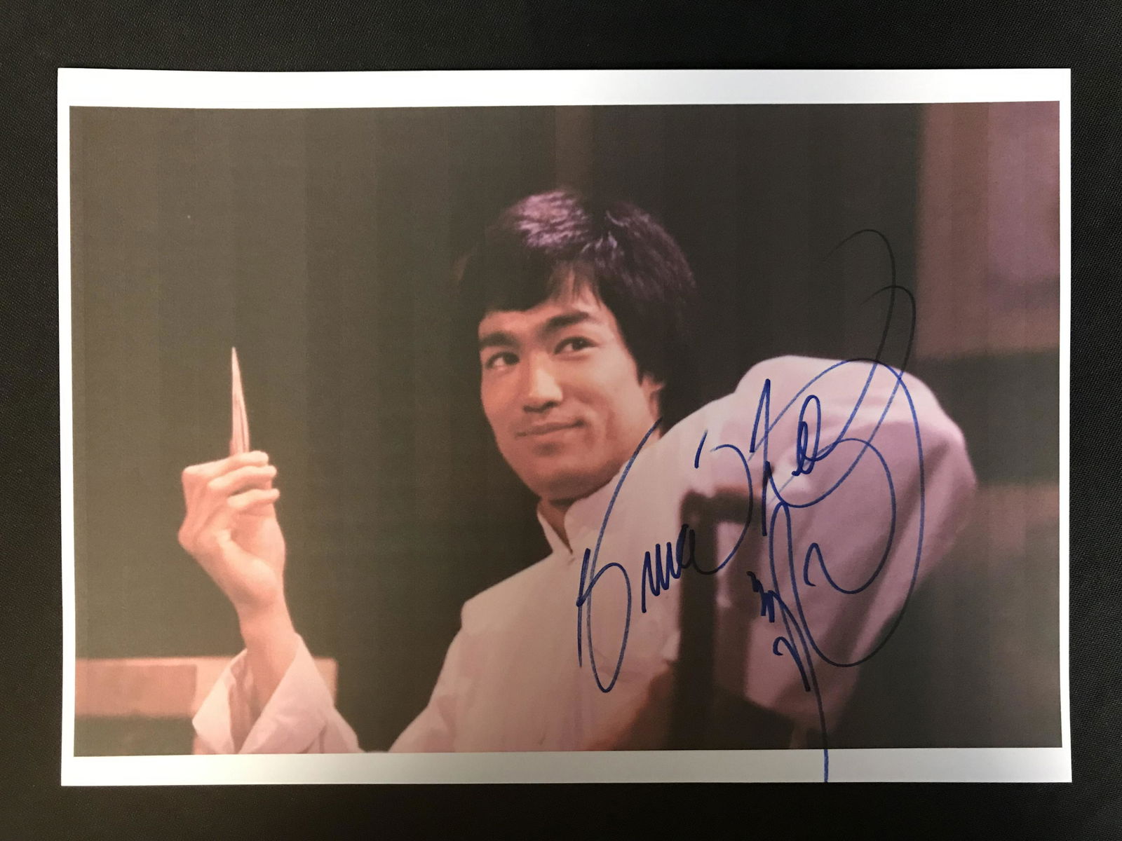 BRUCE LEE SIGNED 8X10 PHOTO (RA COA) (1 of 3)