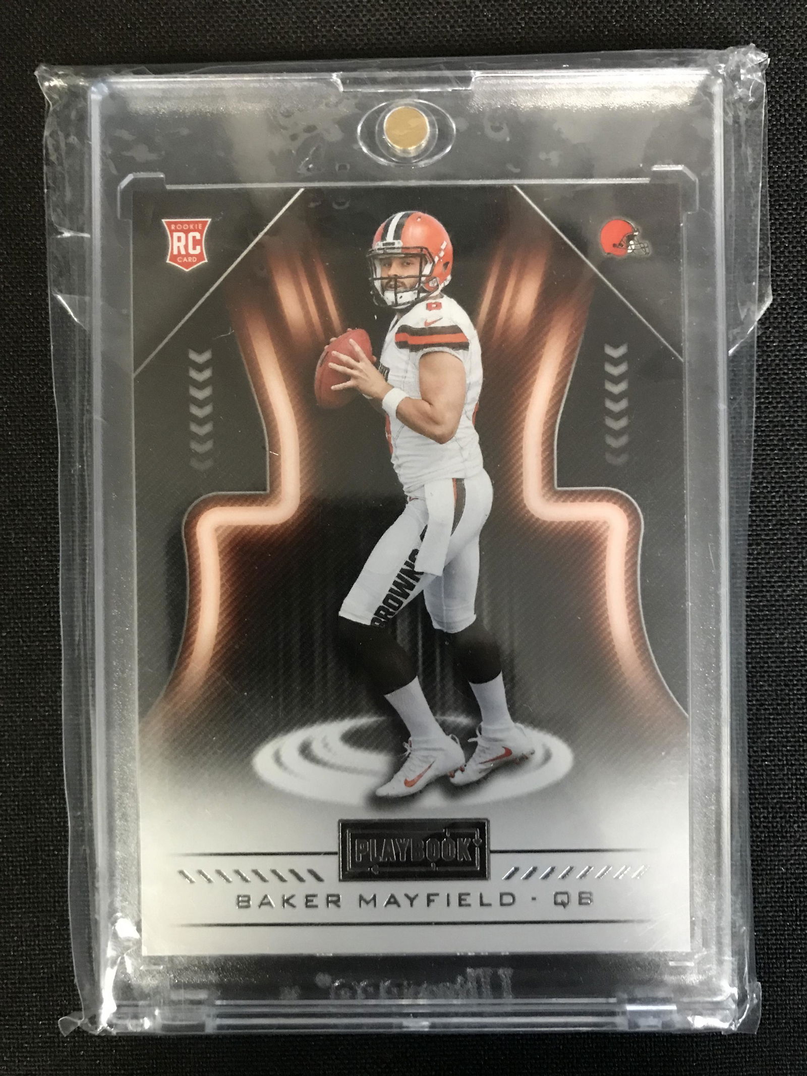 2018 PANINI PLAYBOOK FOOTBALL BAKER MAYFIELD RC (1 of 2)