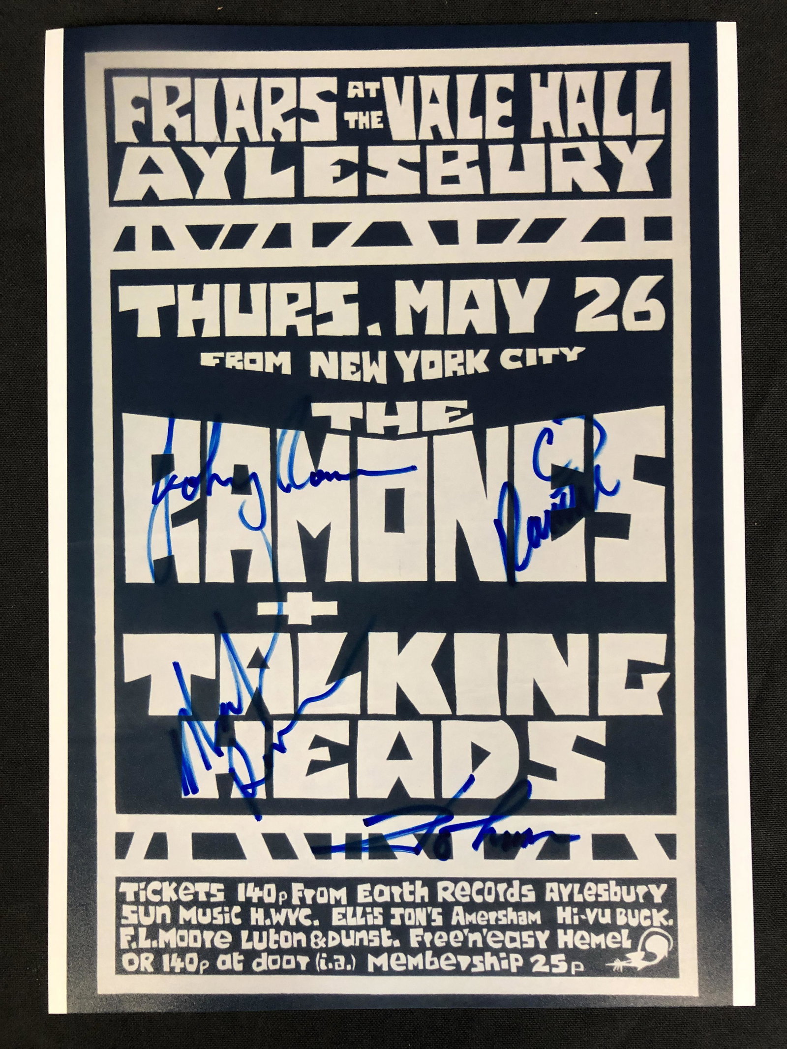 THE RAMONES BAND SIGNED REPLICA POSTER ( RA COA ): THE RAMONES BAND SIGNED REPLICA POSTER ( RA COA )