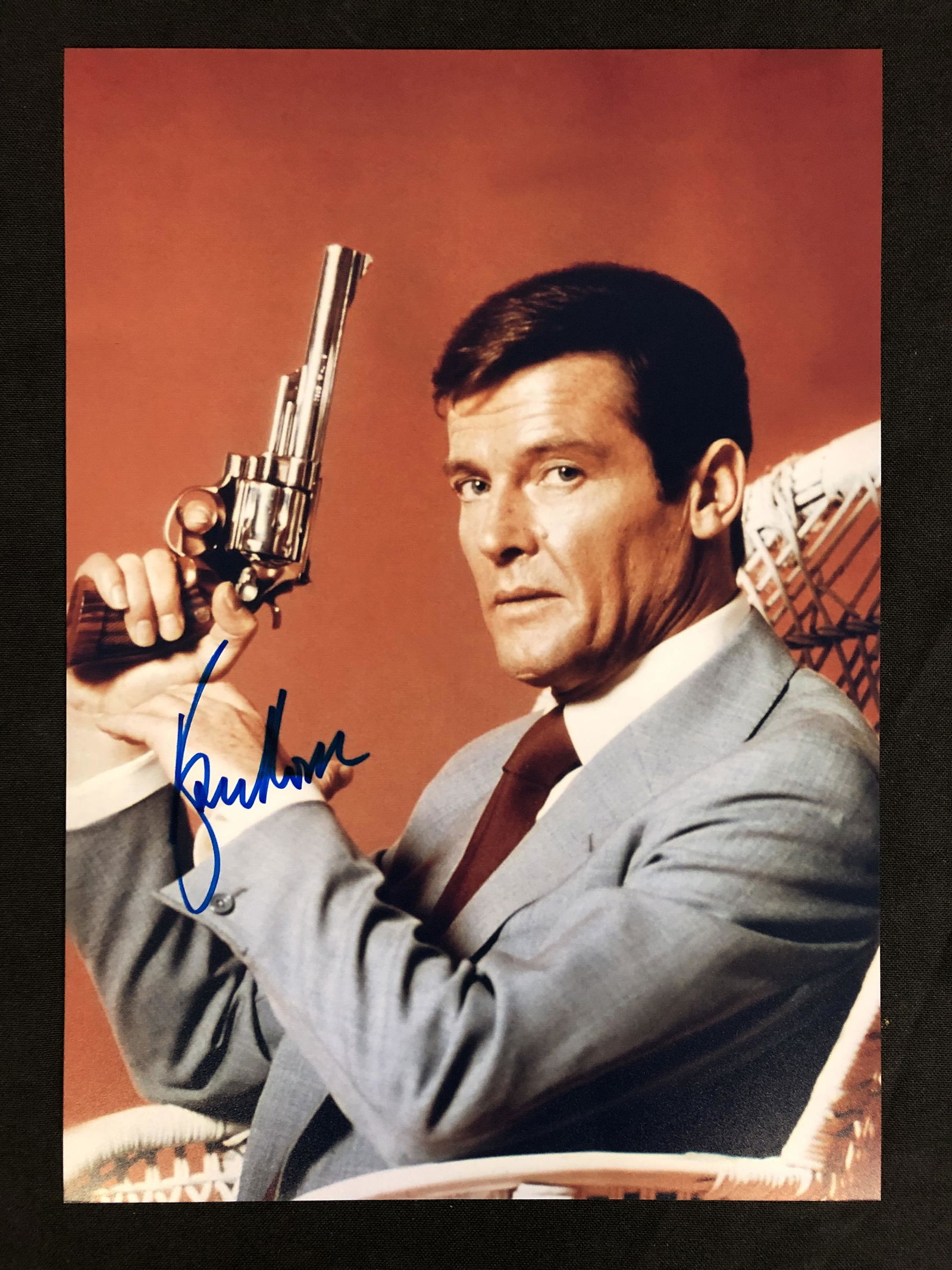 ROGER MOORE SIGNED JAMES BOND 8 X 10 (RA COA) (1 of 3)