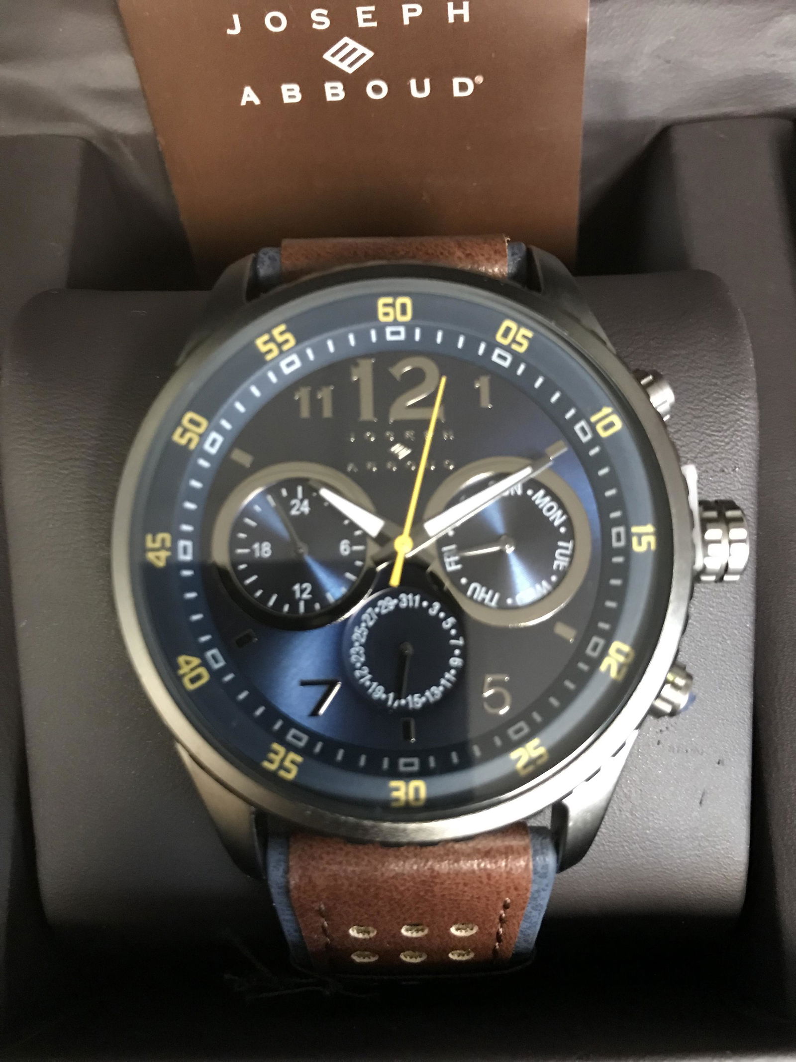 BRAND NEW JOSEPH ABBOUD MENS CHRONOGRAPH WATCH WITH BOX (1 of 3)