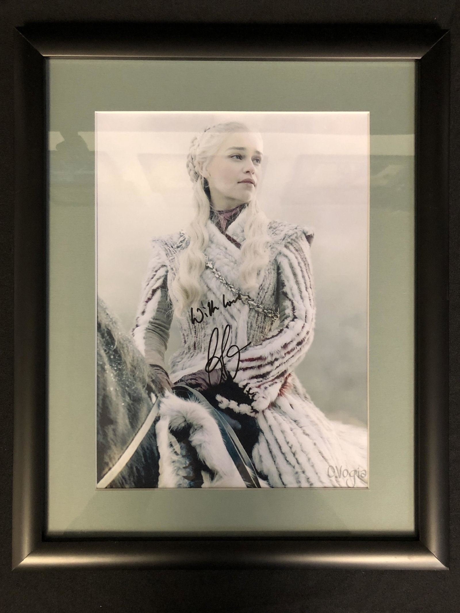 EMELIA CLARK SIGNED GAME OF THRONES FRAMED 8 X 10 ( RA: EMELIA CLARK SIGNED GAME OF THRONES FRAMED 8 X 10 ( RA COA)
