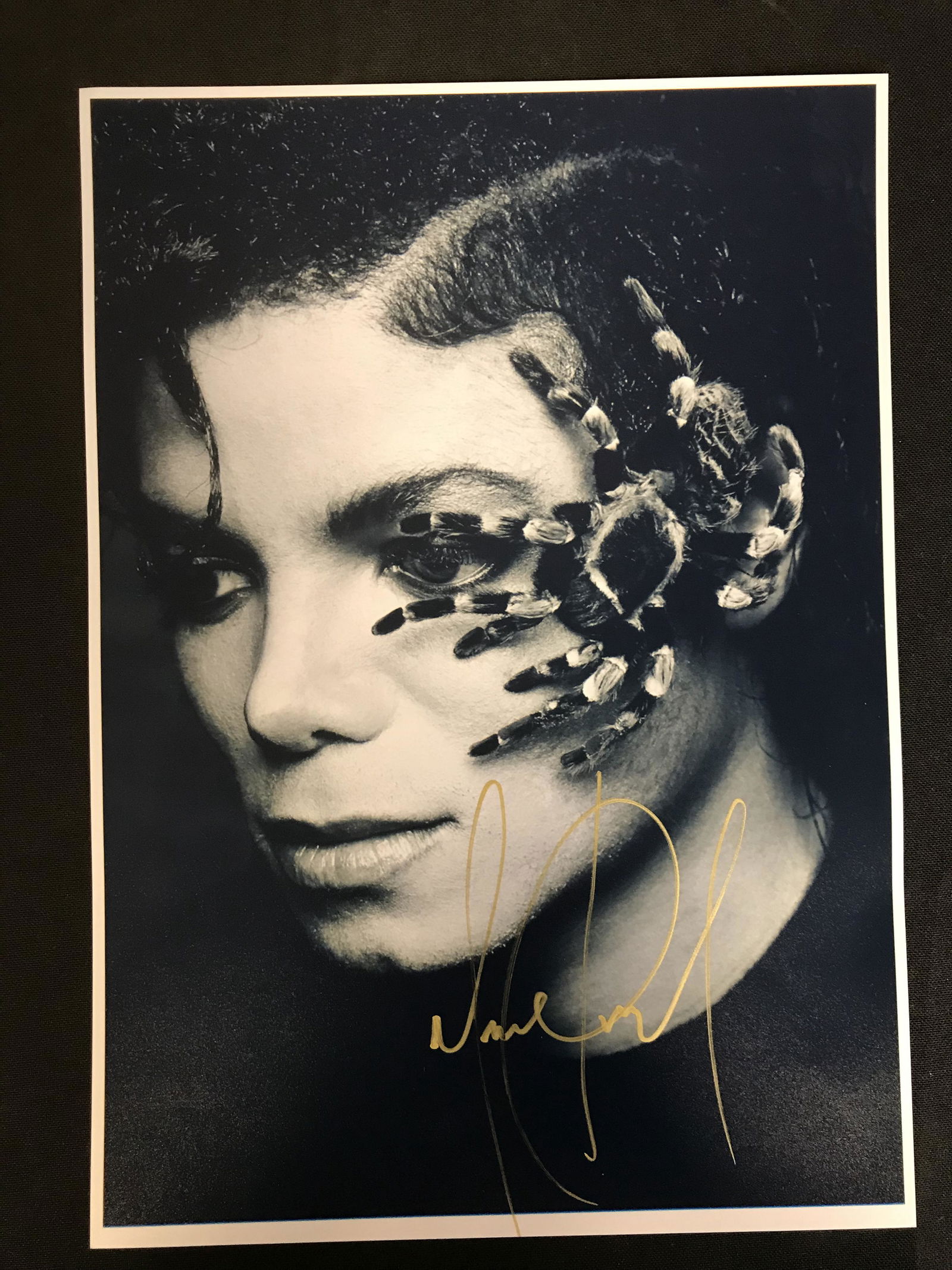MICHEAL JACKSON SIGNED 8 X 10(RA COA) (1 of 3)