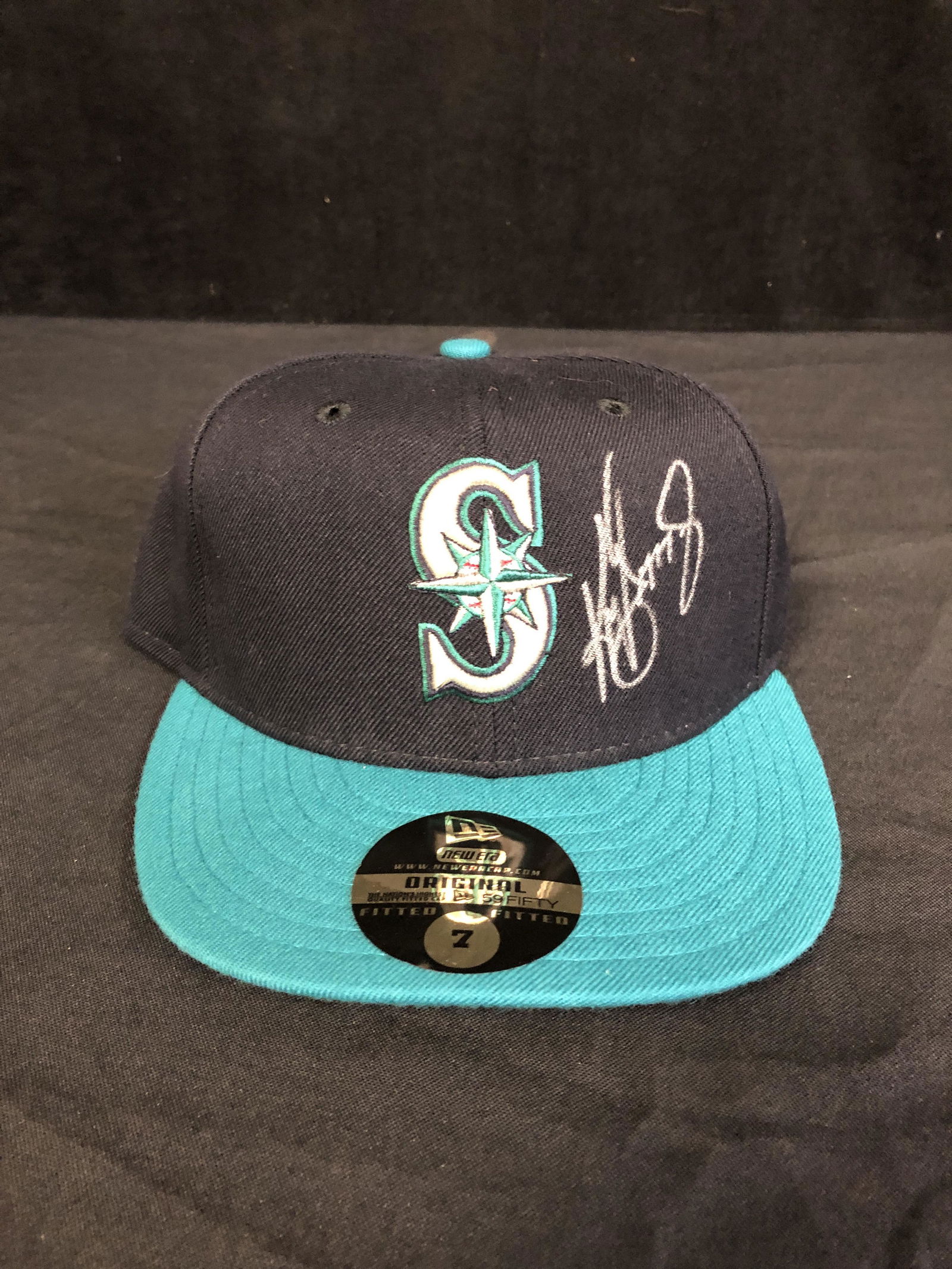 KEN GRIFFEY JR. SIGNED SEATTLE MARINERS BASEBALL HAT ( (1 of 2)