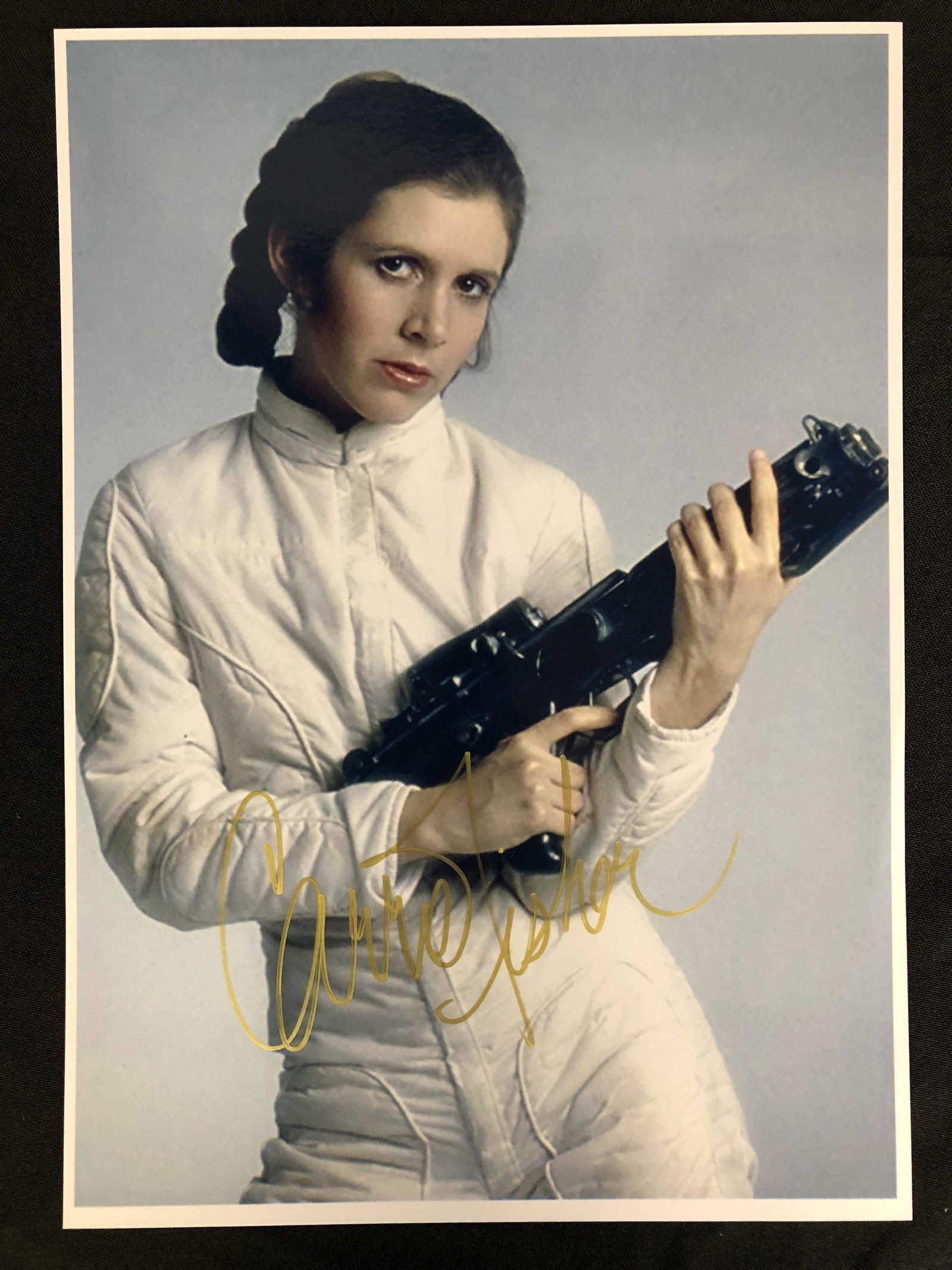 CARRIE FISHER SIGNED STAR WARS 8 X 10 (RA COA): CARRIE FISHER SIGNED STAR WARS 8 X 10 (RA COA)