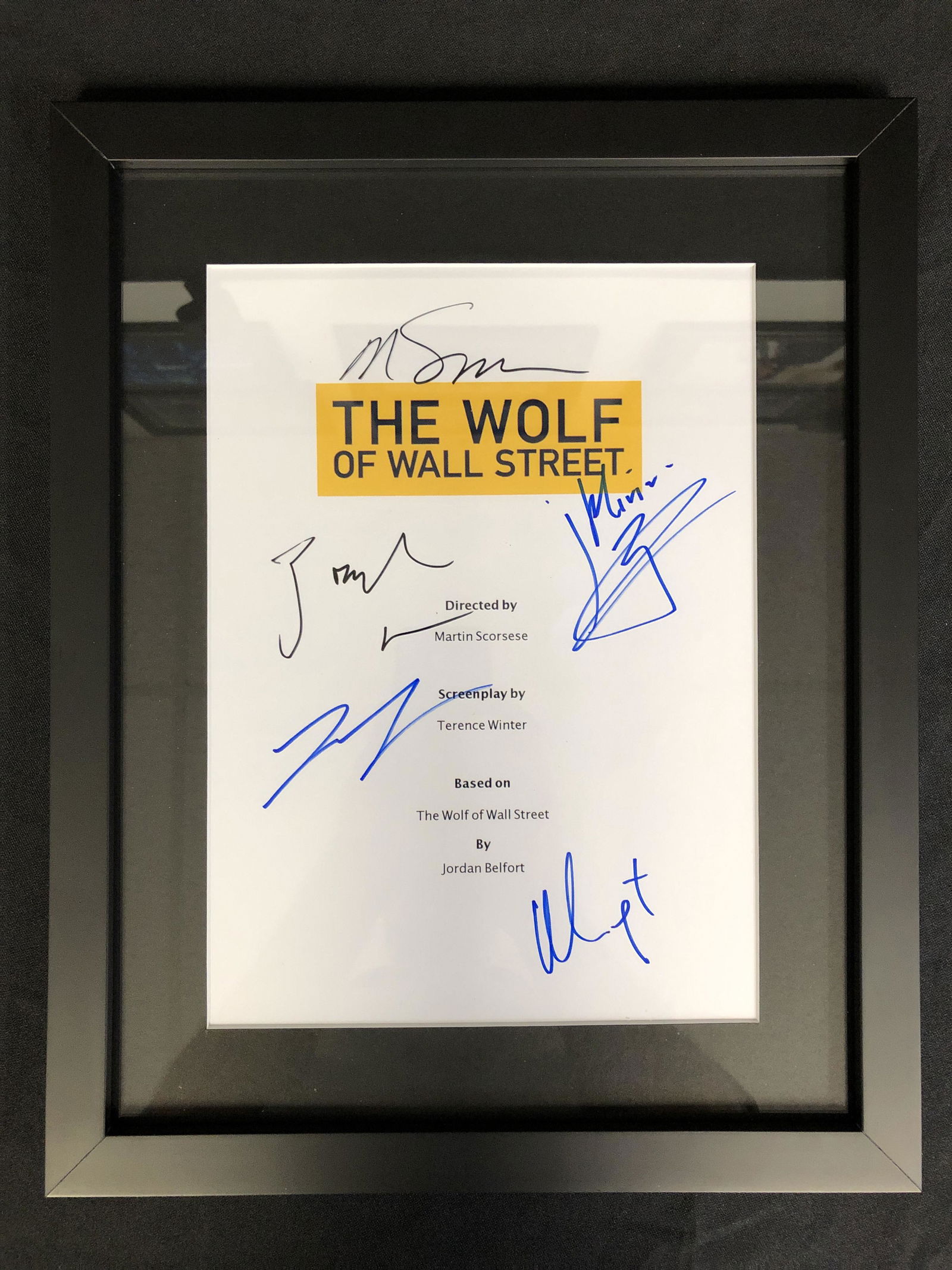THE WOLF OF WALL STREET CAST SIGNED SCRIPT COVER FRAMED (1 of 2)