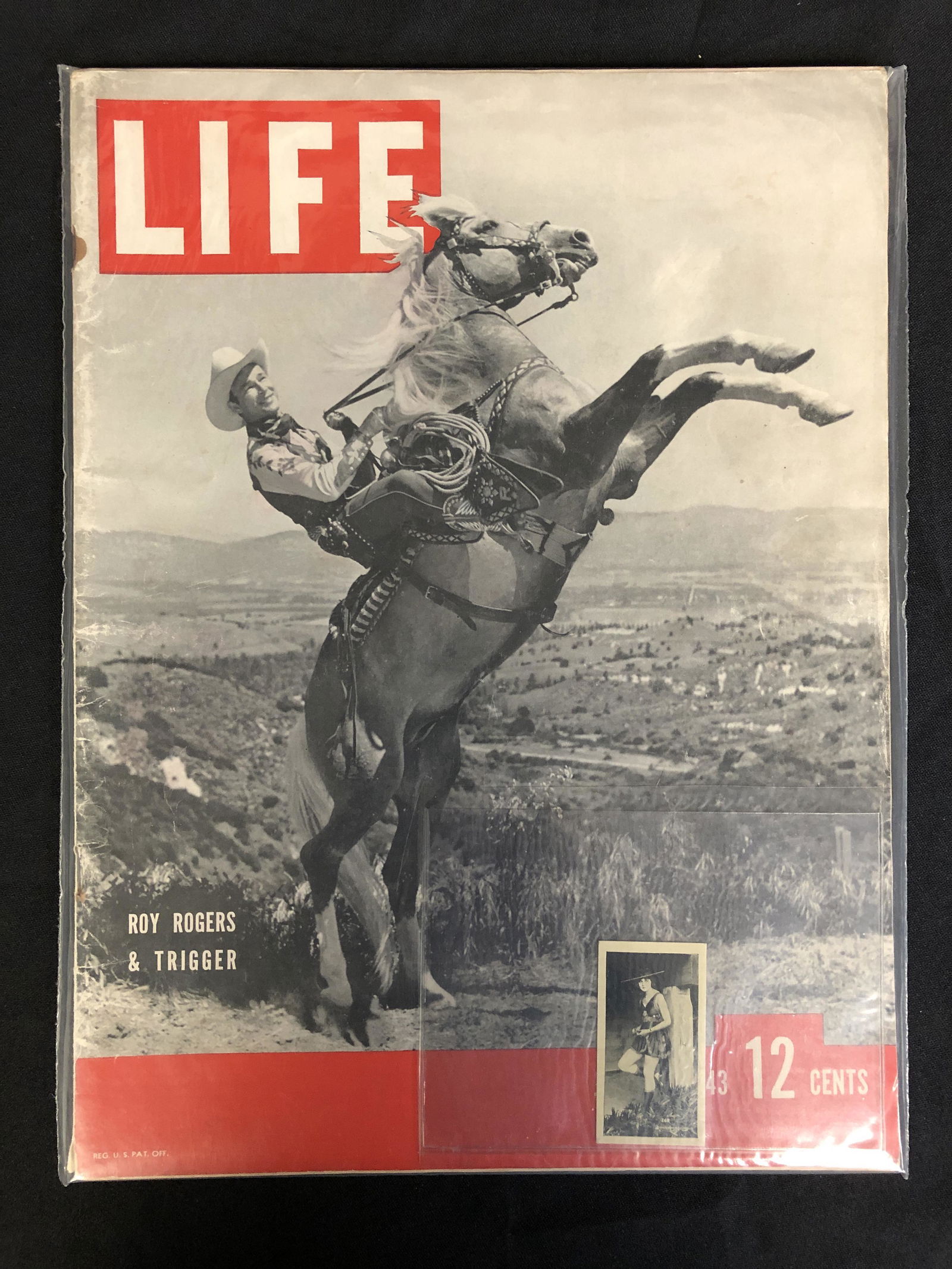 1943 LIFE MAGAZINE ROY ROGERS COVER (1 of 1)