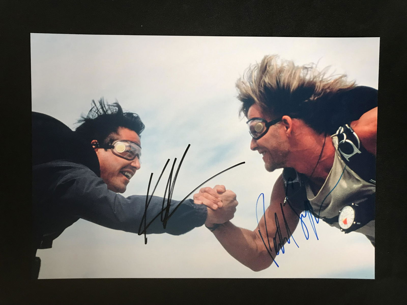 KEANU REEVES AND PATRICK SWAYZE SIGNED POINT BREAK 8 X (1 of 2)
